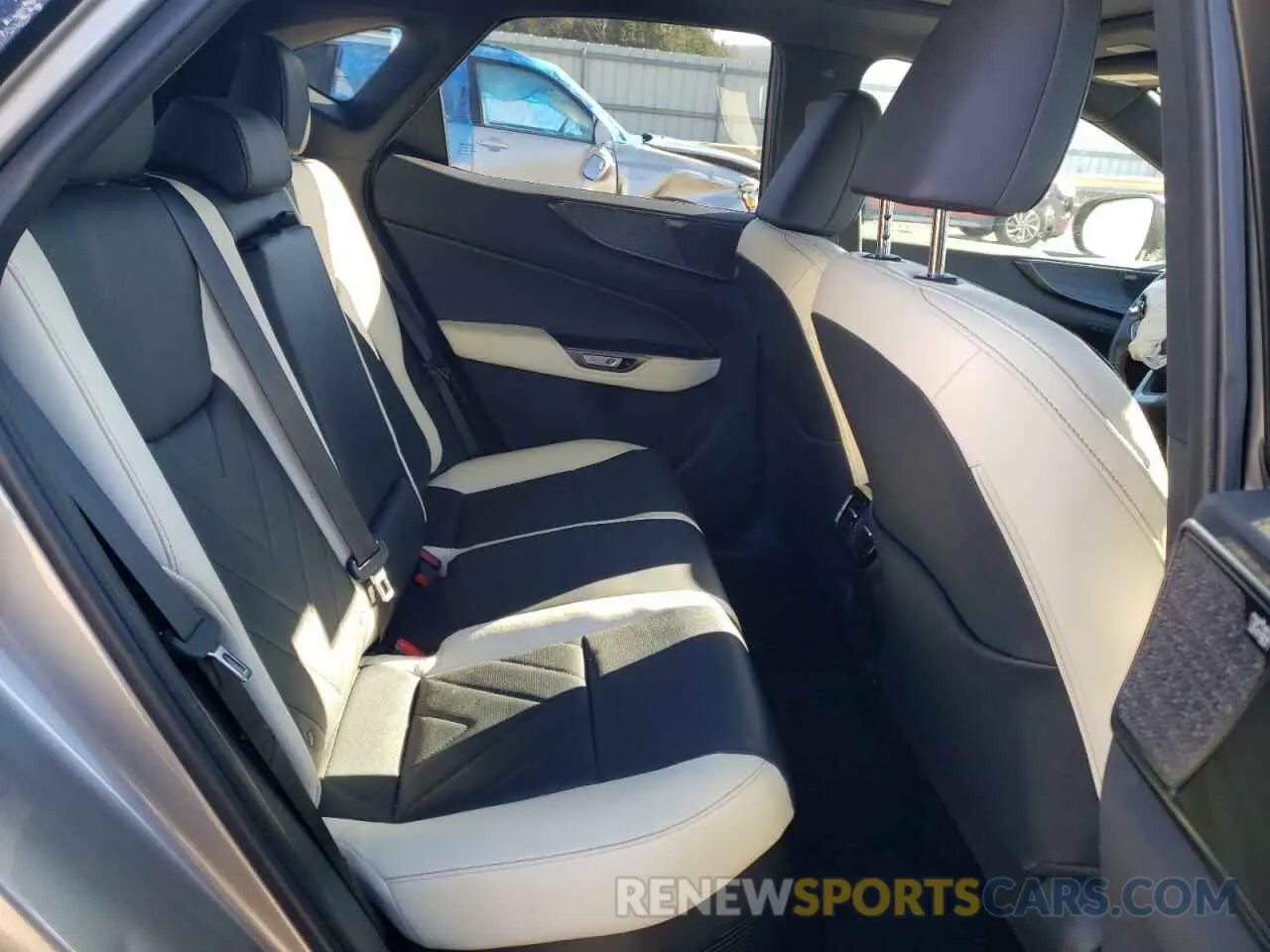 11 fotografías del automóvil dañado 2T2HKCEZ5PC013411 LEXUS NX 350H 2023