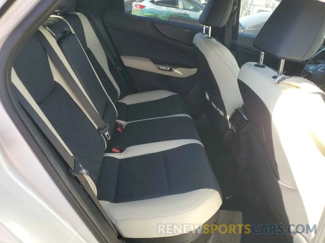 11 fotografías del automóvil dañado JTJHKCEZ1P5008530 LEXUS NX 350H 2023