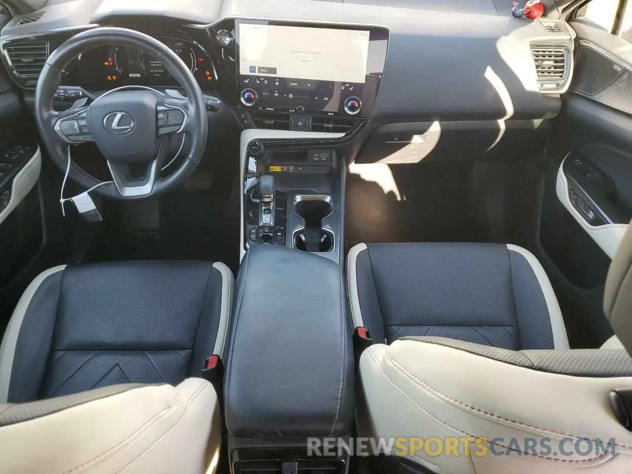 8 fotografías del automóvil dañado JTJHKCEZ1P5008530 LEXUS NX 350H 2023