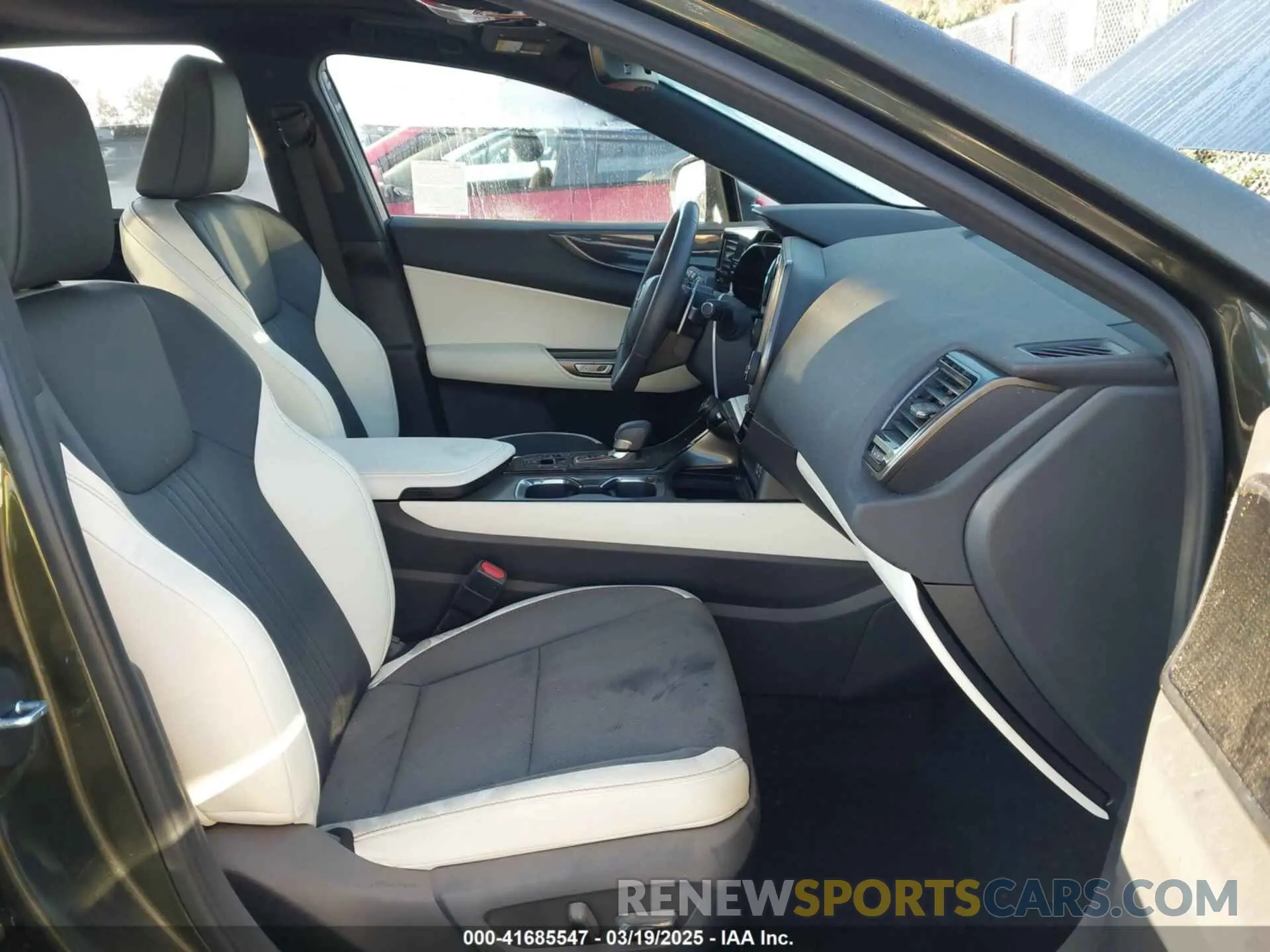 5 fotografías del automóvil dañado 2T2AKCEZ0RC016639 LEXUS NX 350H 2024