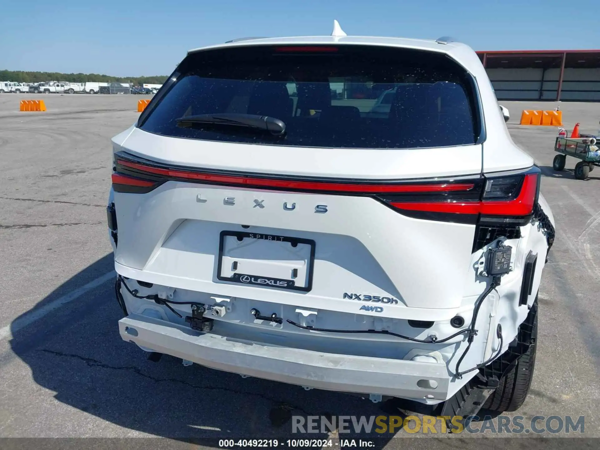 17 fotografías del automóvil dañado 2T2AKCEZ7RC030229 LEXUS NX 350H 2024