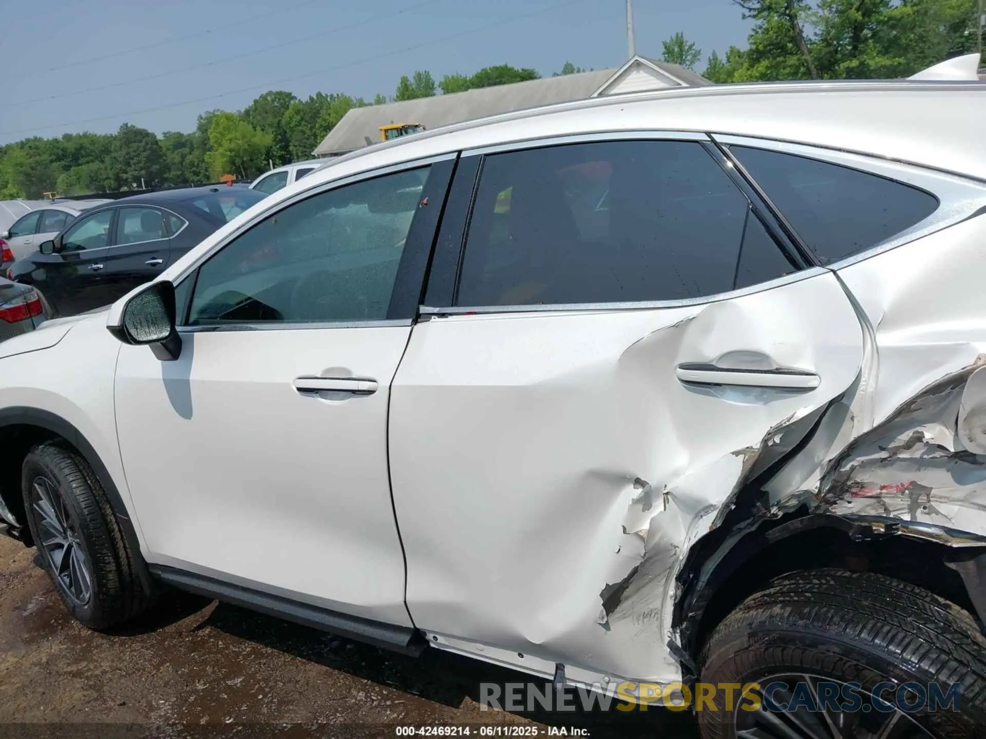 14 fotografías del automóvil dañado 2T2GKCEZ2RC020010 LEXUS NX 350H 2024