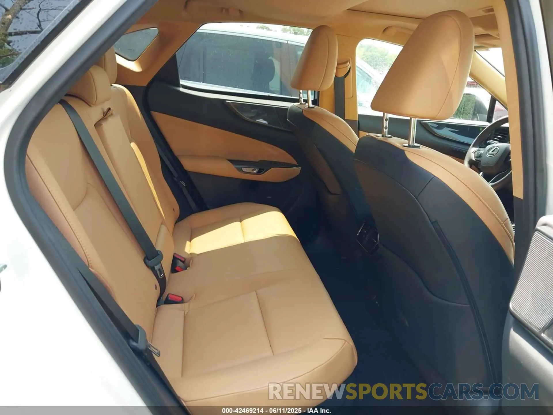 8 fotografías del automóvil dañado 2T2GKCEZ2RC020010 LEXUS NX 350H 2024