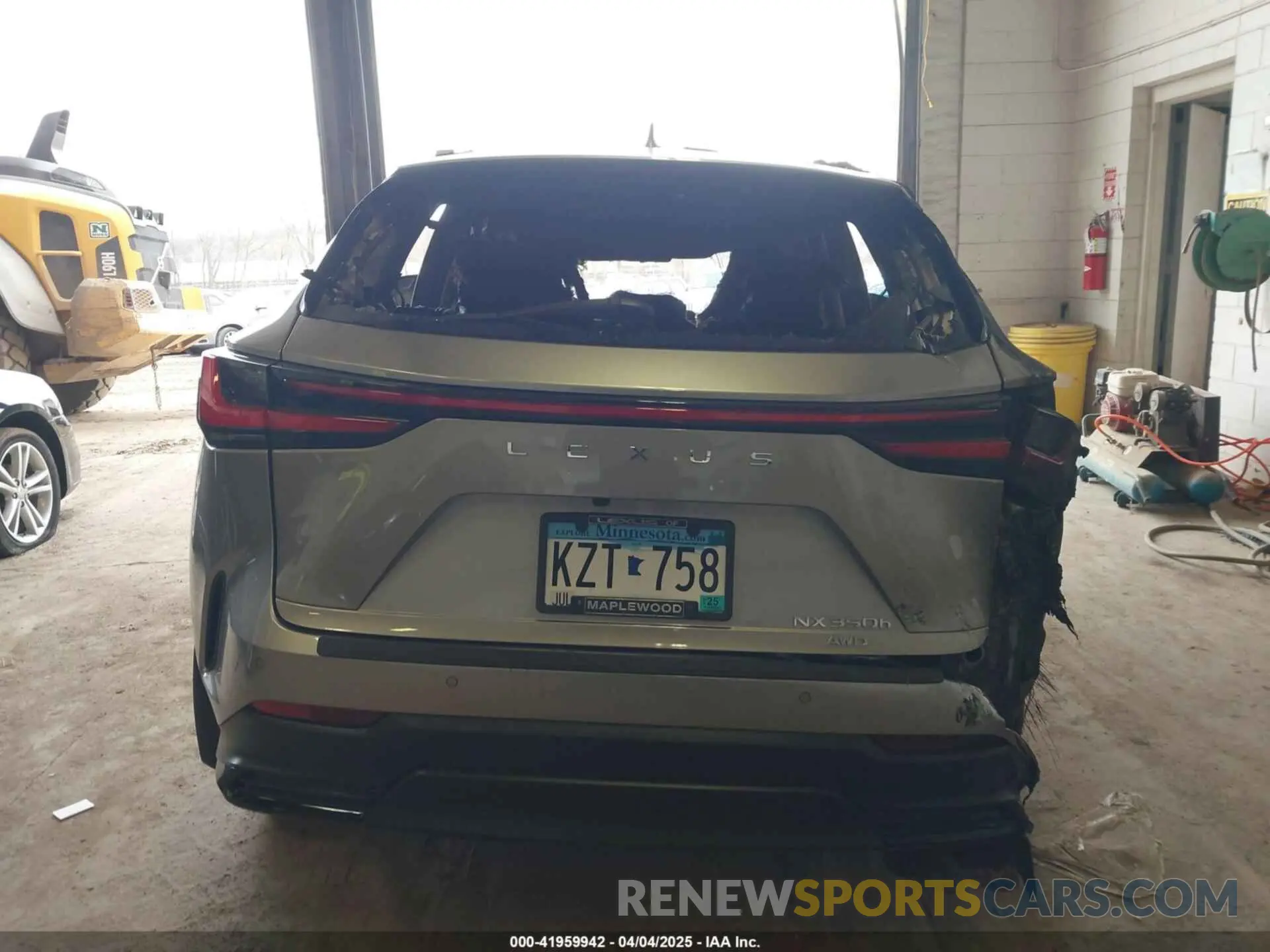 15 fotografías del automóvil dañado 2T2GKCEZXRC020420 LEXUS NX 350H 2024