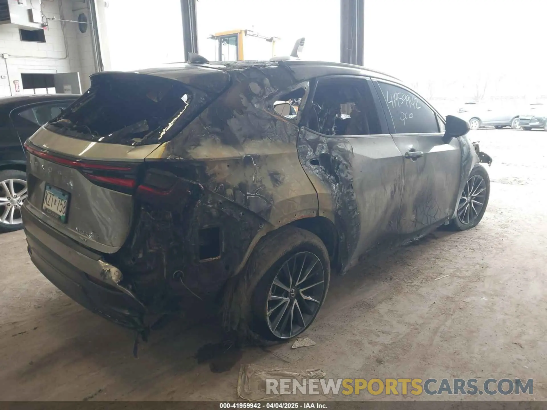 4 fotografías del automóvil dañado 2T2GKCEZXRC020420 LEXUS NX 350H 2024