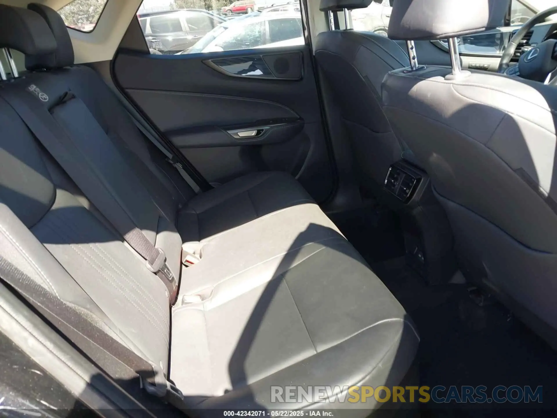 8 fotografías del automóvil dañado JTJGKCEZ6R2033231 LEXUS NX 350H 2024