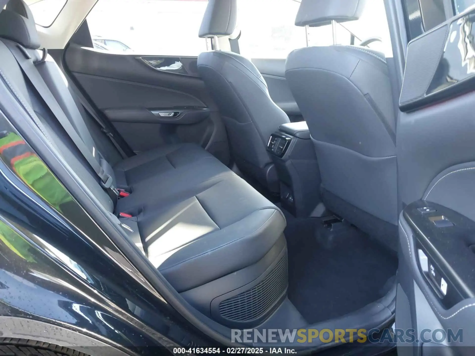 8 fotografías del automóvil dañado JTJGKCEZ9R5021993 LEXUS NX 350H 2024