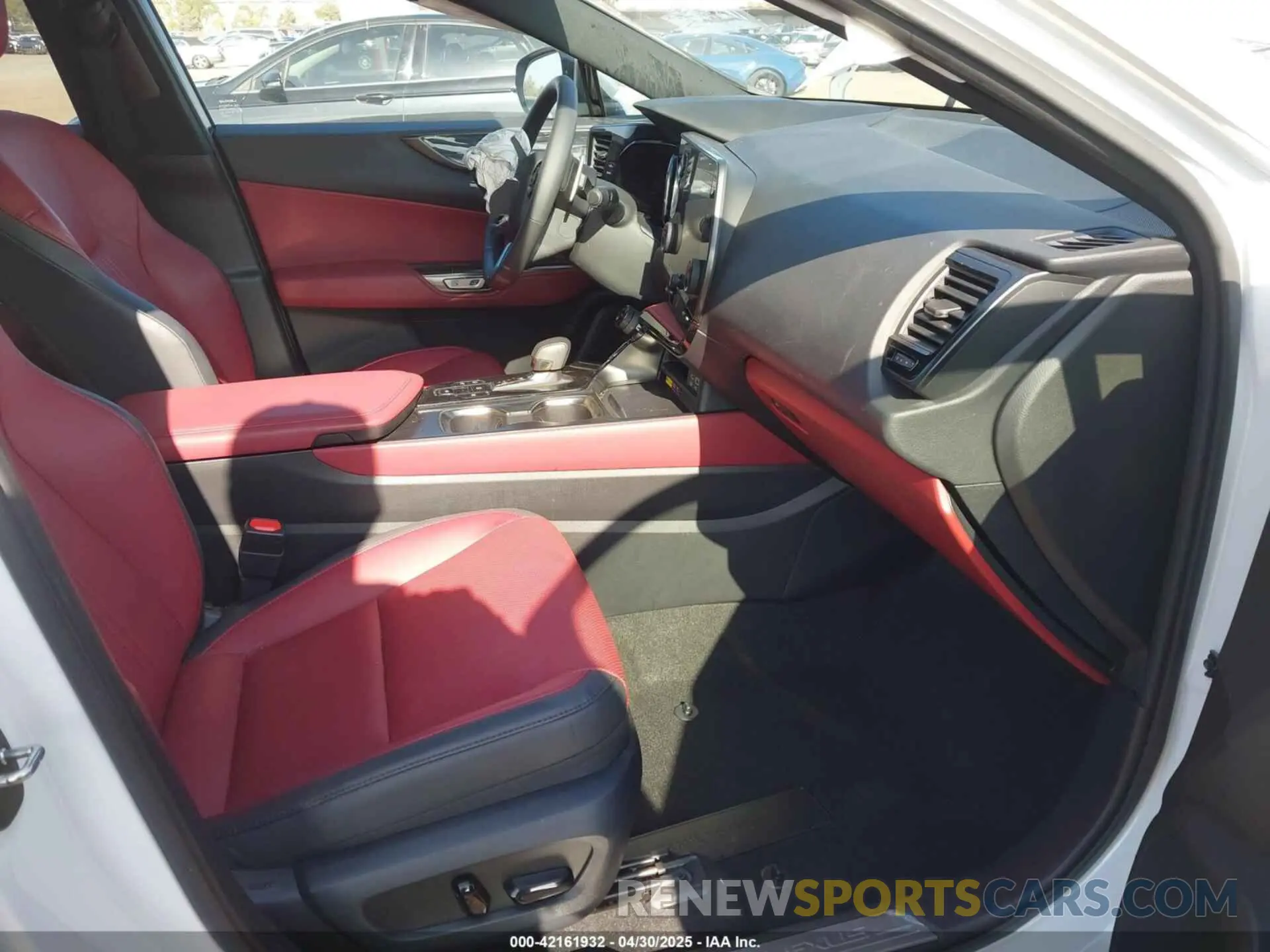5 fotografías del automóvil dañado JTJGKCEZXR5013787 LEXUS NX 350H 2024
