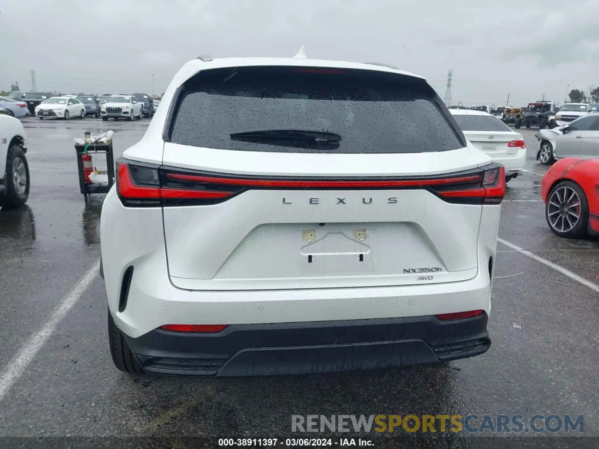 17 fotografías del automóvil dañado JTJHKCEZ3R5010640 LEXUS NX 350H 2024