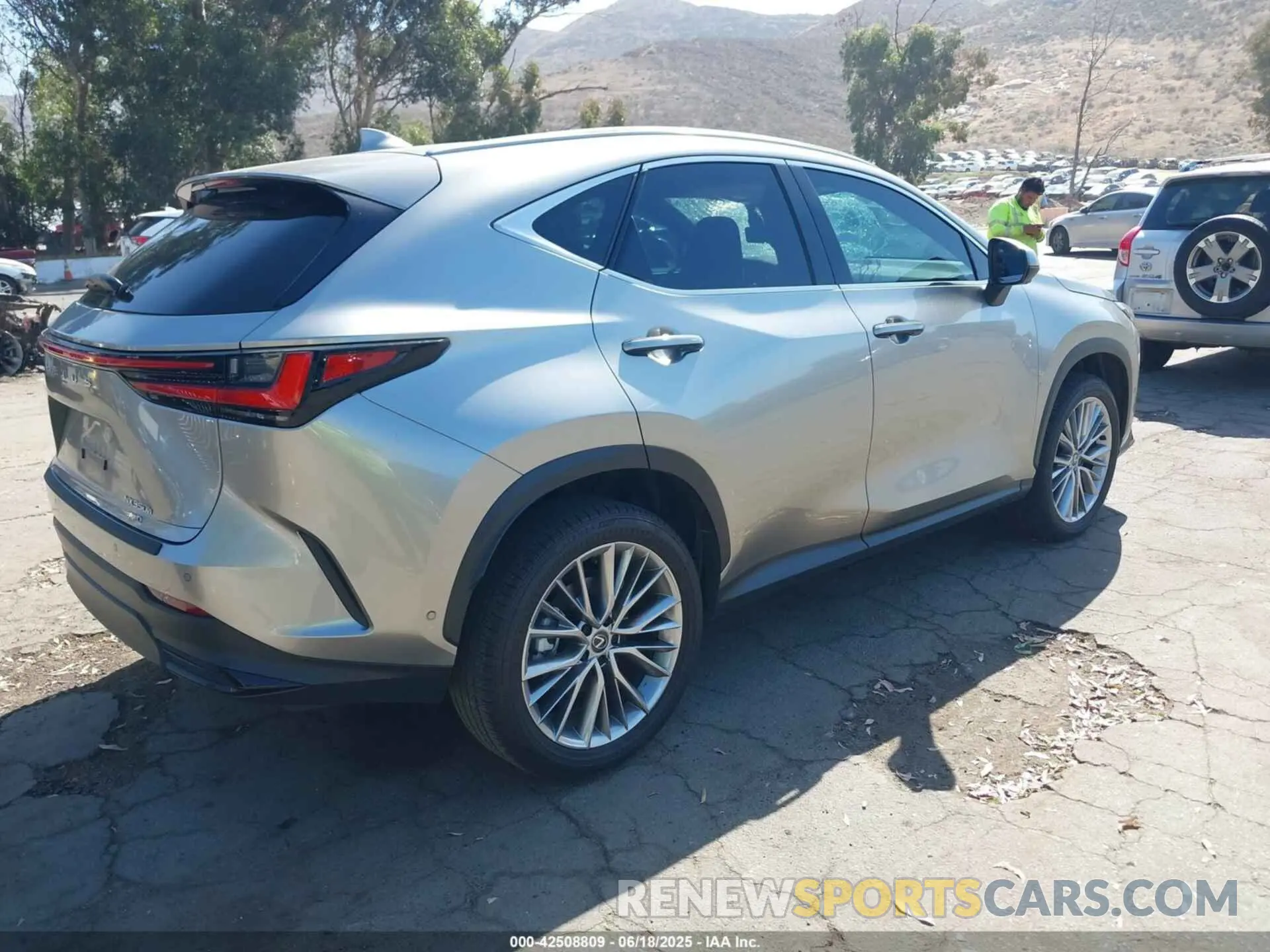 4 fotografías del automóvil dañado JTJHKCEZ5R5014365 LEXUS NX 350H 2024