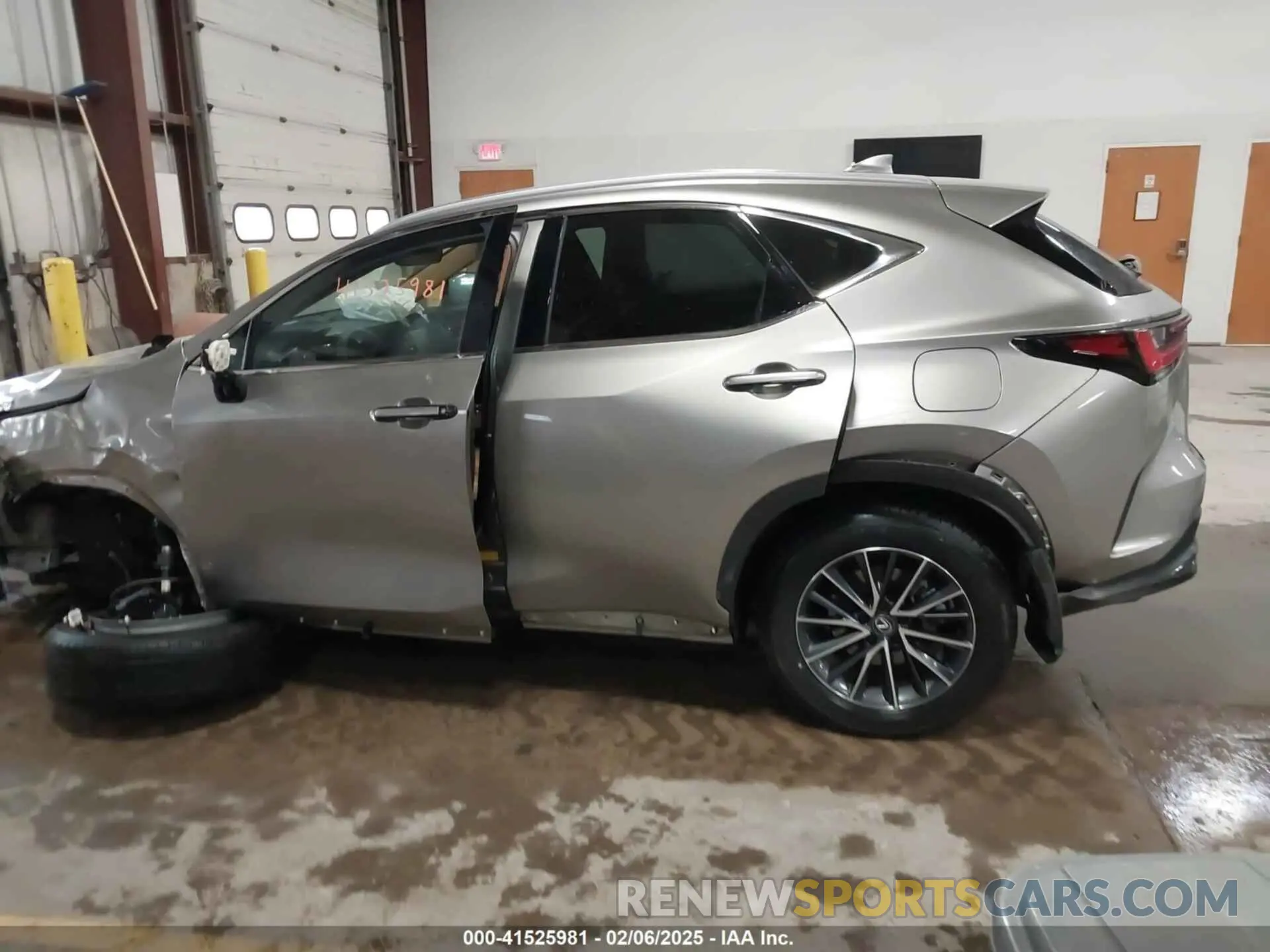 14 fotografías del automóvil dañado 2T2AKCEZ8SC043058 LEXUS NX 350H 2025
