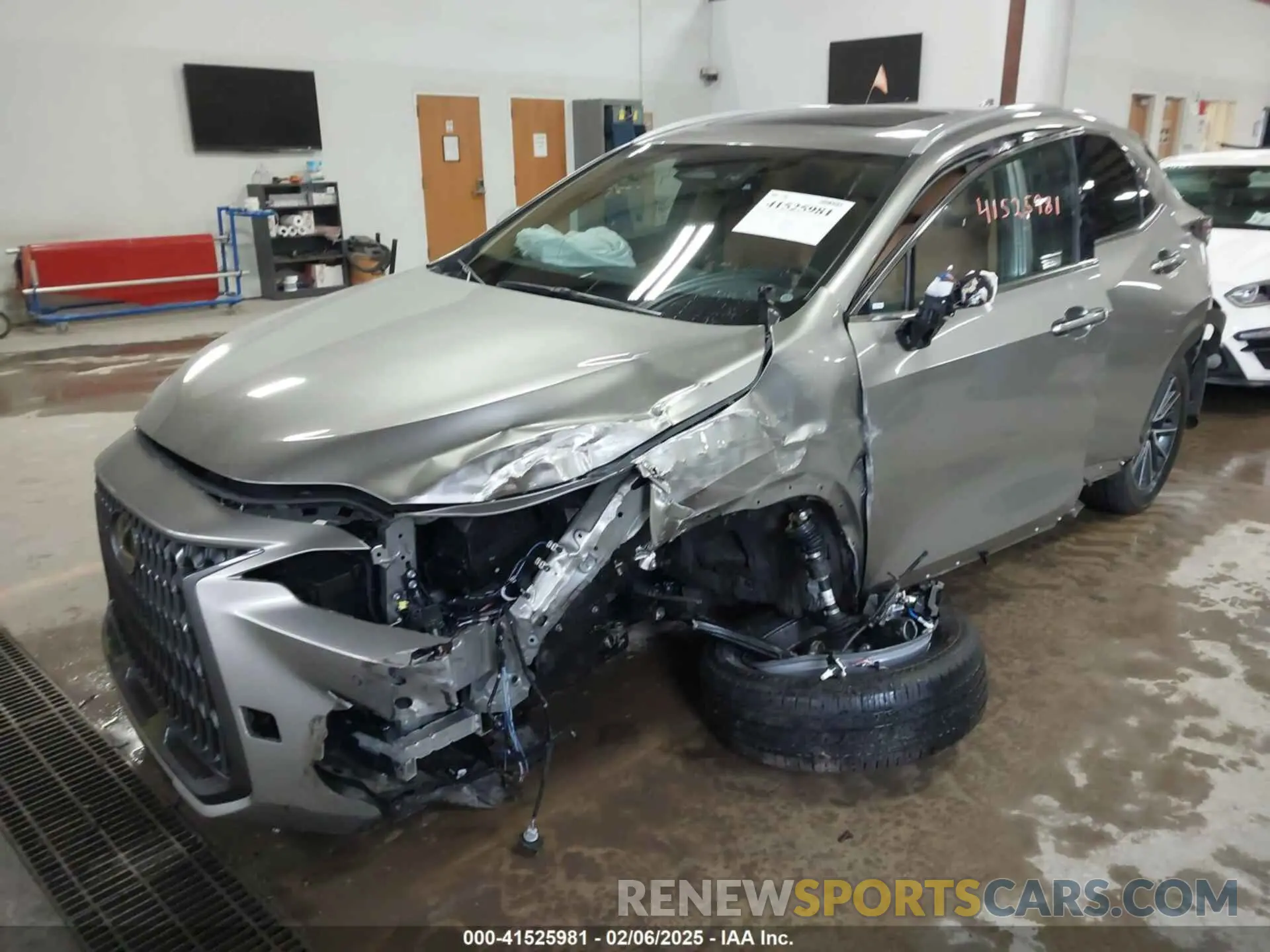 2 fotografías del automóvil dañado 2T2AKCEZ8SC043058 LEXUS NX 350H 2025