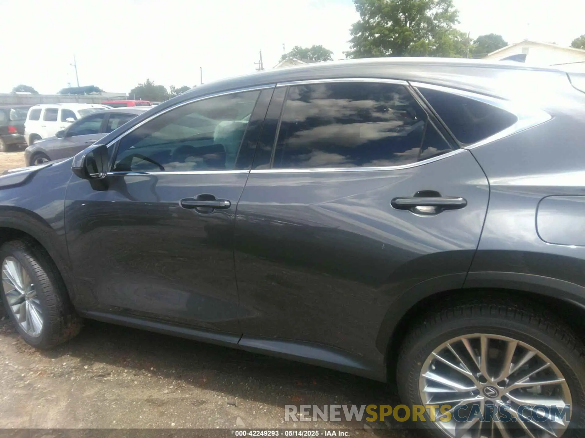 14 fotografías del automóvil dañado 2T2GKCEZ2SC032602 LEXUS NX 350H 2025