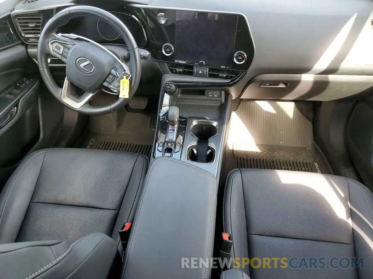 8 fotografías del automóvil dañado JTJAKCEZ4R2025876 LEXUS NX 350H BA 2024
