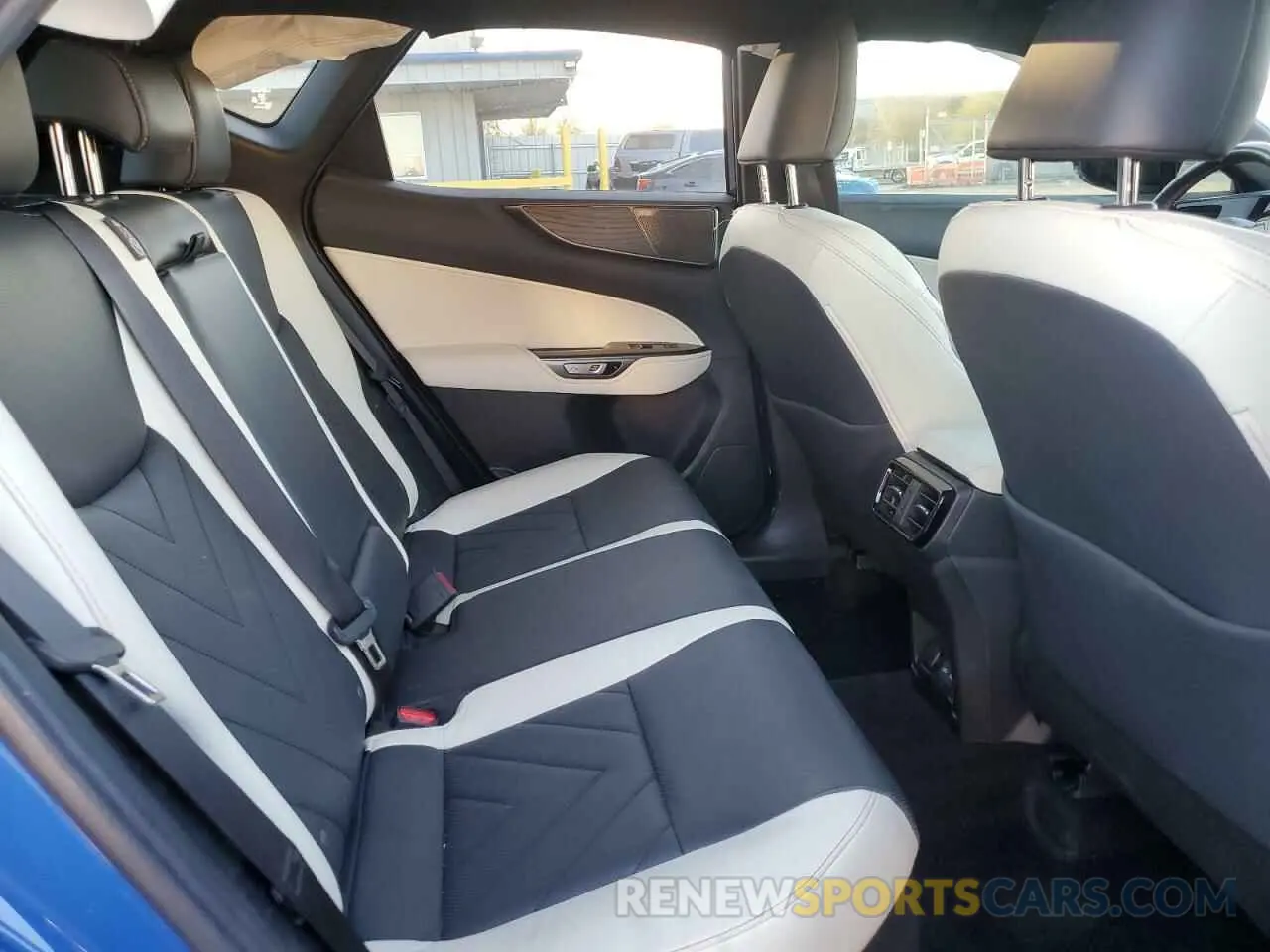 11 fotografías del automóvil dañado JTJHKCEZ1R2024067 LEXUS NX 350H BA 2024