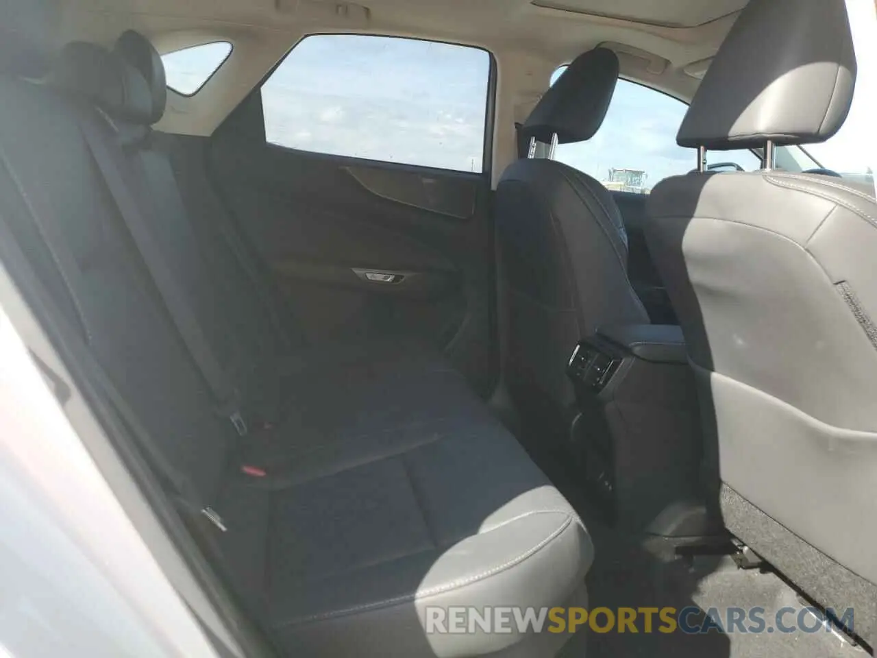 11 fotografías del automóvil dañado JTJHKCEZ6R5010518 LEXUS NX 350H BA 2024