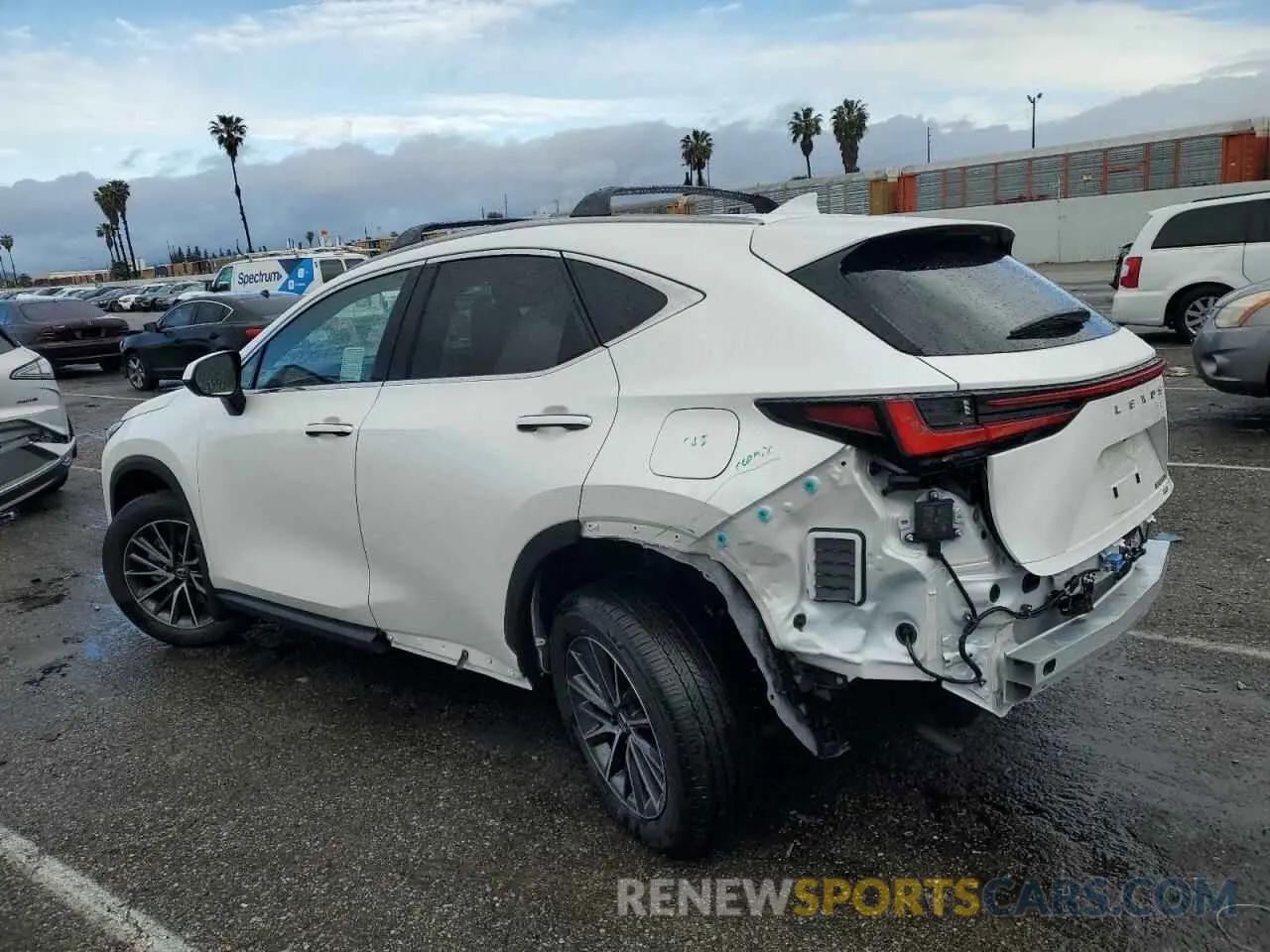 2 fotografías del automóvil dañado JTJGKCEZ5S5033158 LEXUS NX 350H BA 2025