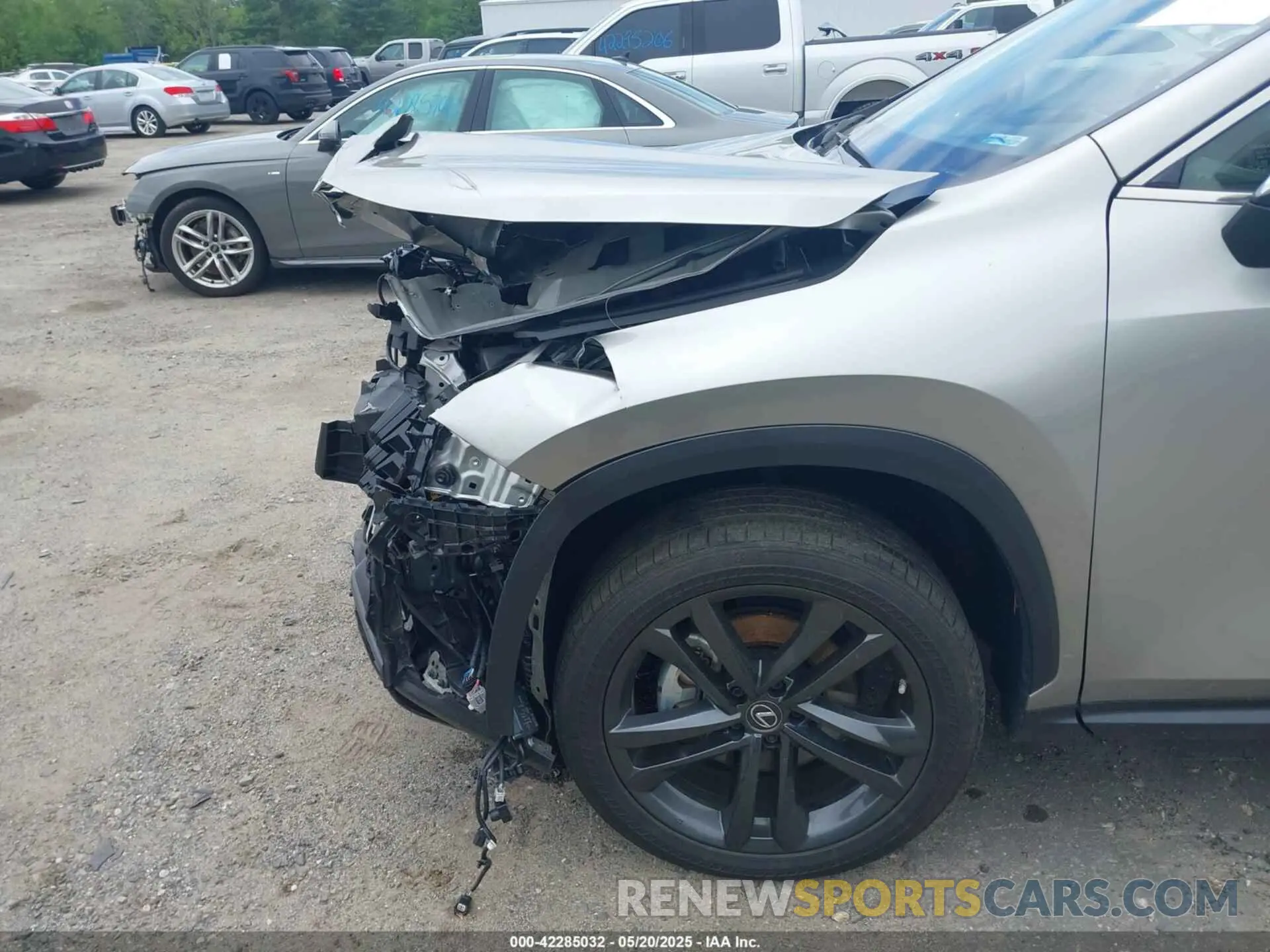 17 fotografías del automóvil dañado JTJHKCFZ4N2000998 LEXUS NX 450H+ 2022