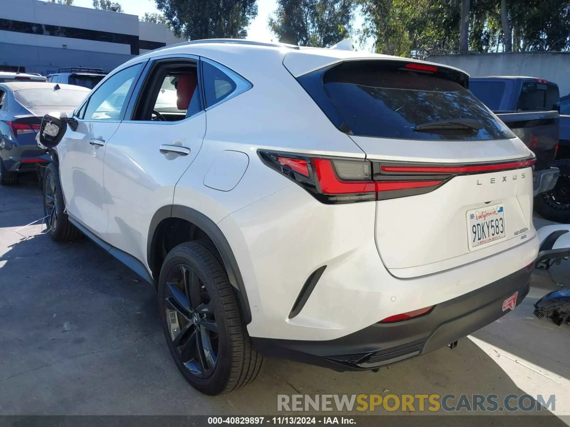 3 fotografías del automóvil dañado JTJHKCFZ6N2009153 LEXUS NX 450H+ 2022