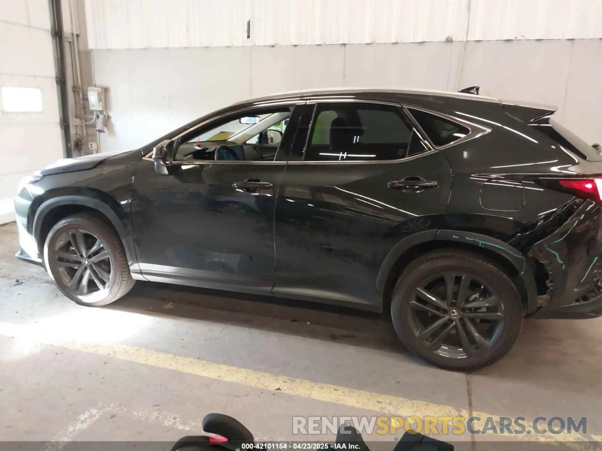 14 fotografías del automóvil dañado JTJHKCFZ7N2003572 LEXUS NX 450H+ 2022