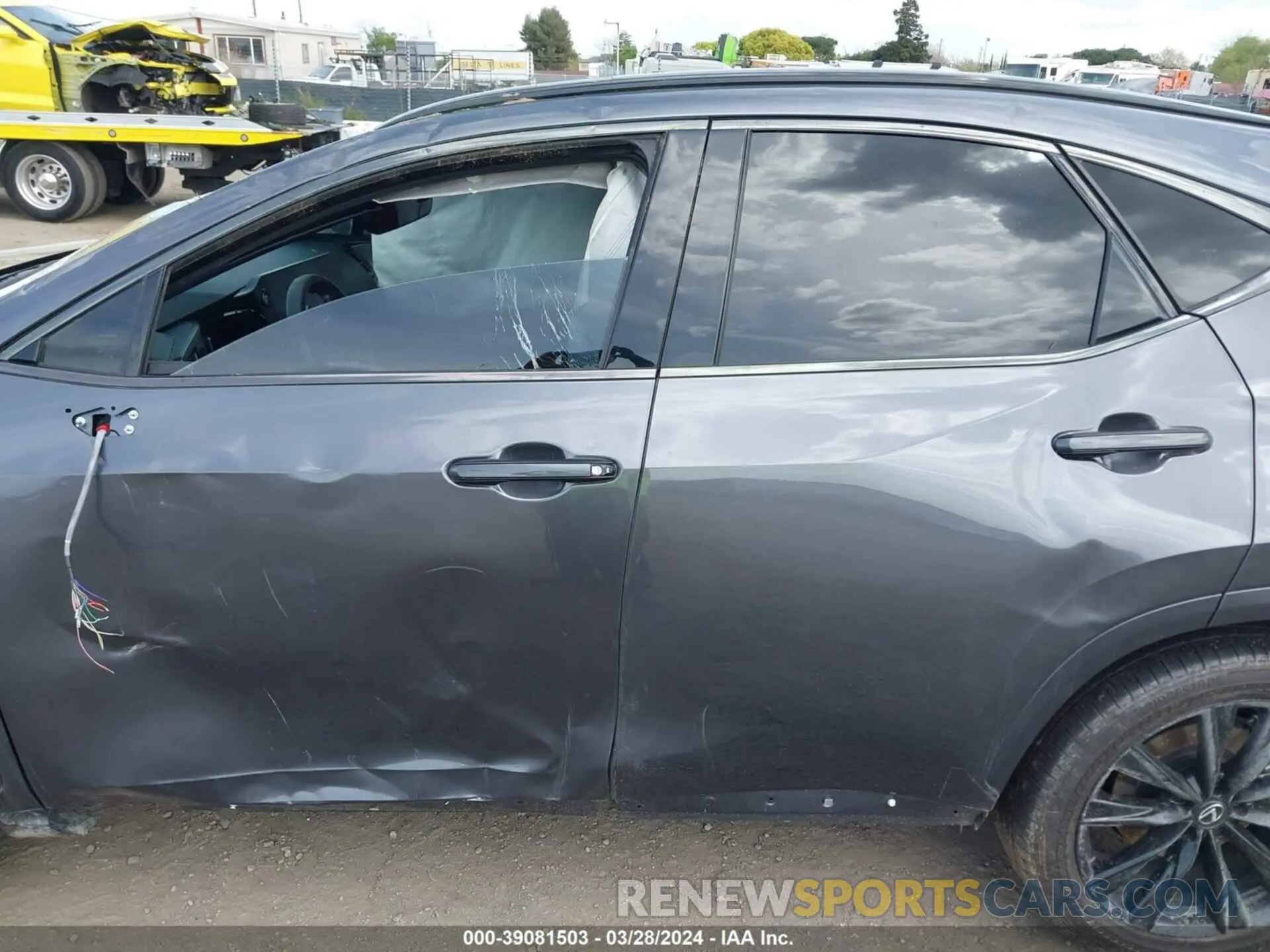 15 fotografías del automóvil dañado JTJKKCFZXP2016146 LEXUS NX 450H+ 2023