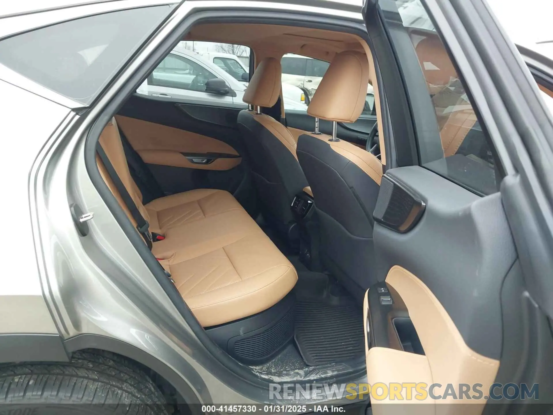 8 fotografías del automóvil dañado JTJHKCFZ0R2025435 LEXUS NX 450H+ 2024