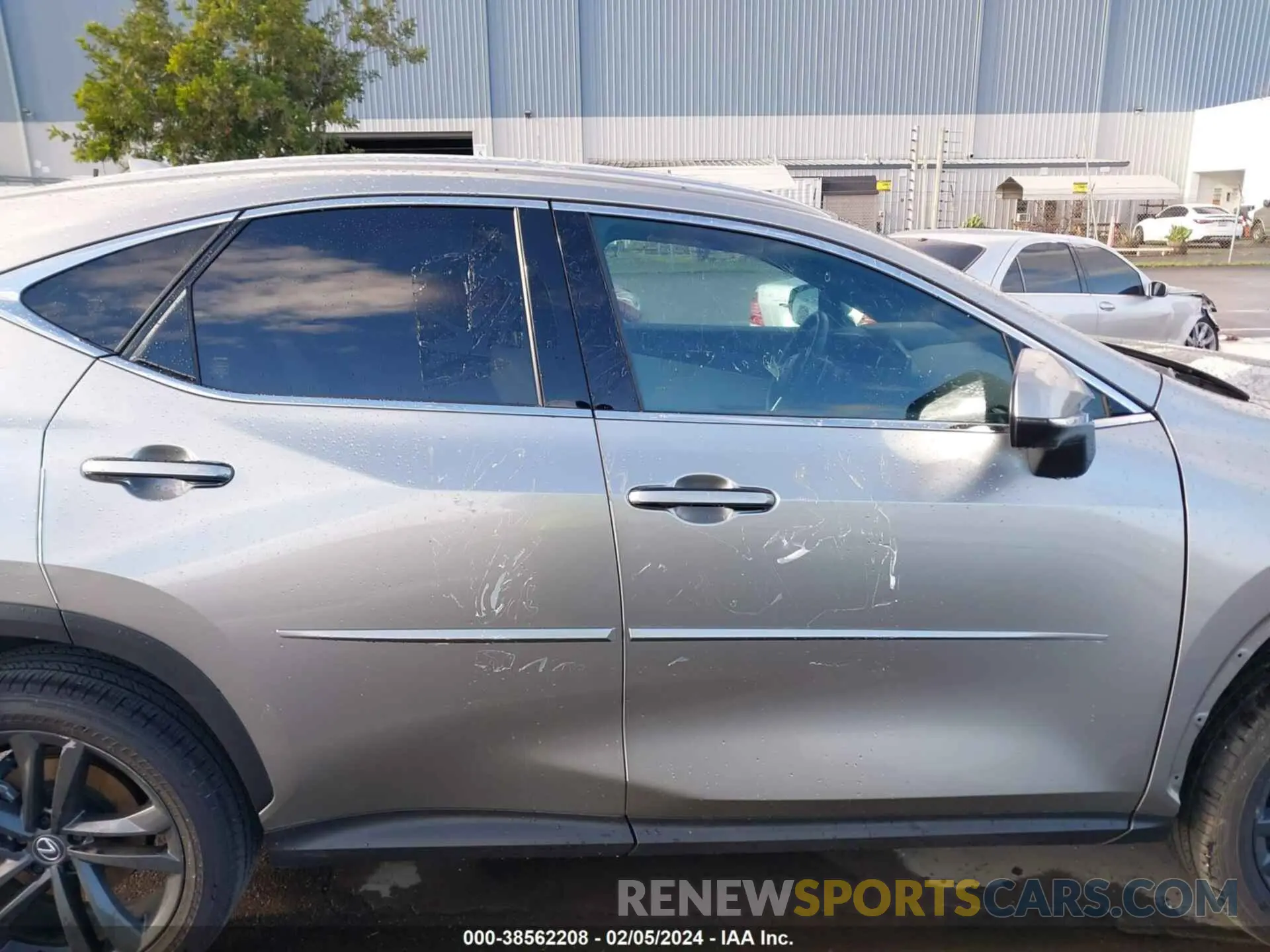 14 fotografías del automóvil dañado JTJHKCFZ7R2021592 LEXUS NX 450H+ 2024