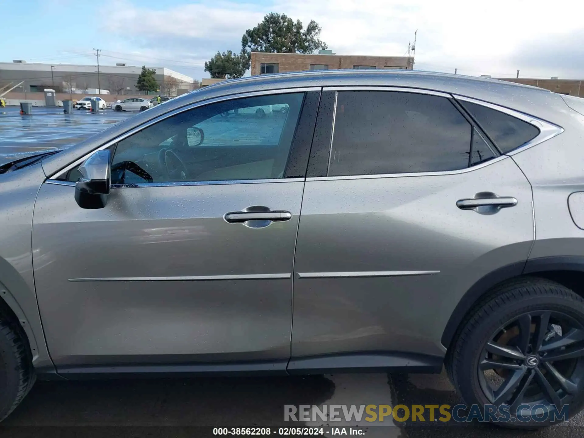 15 fotografías del automóvil dañado JTJHKCFZ7R2021592 LEXUS NX 450H+ 2024