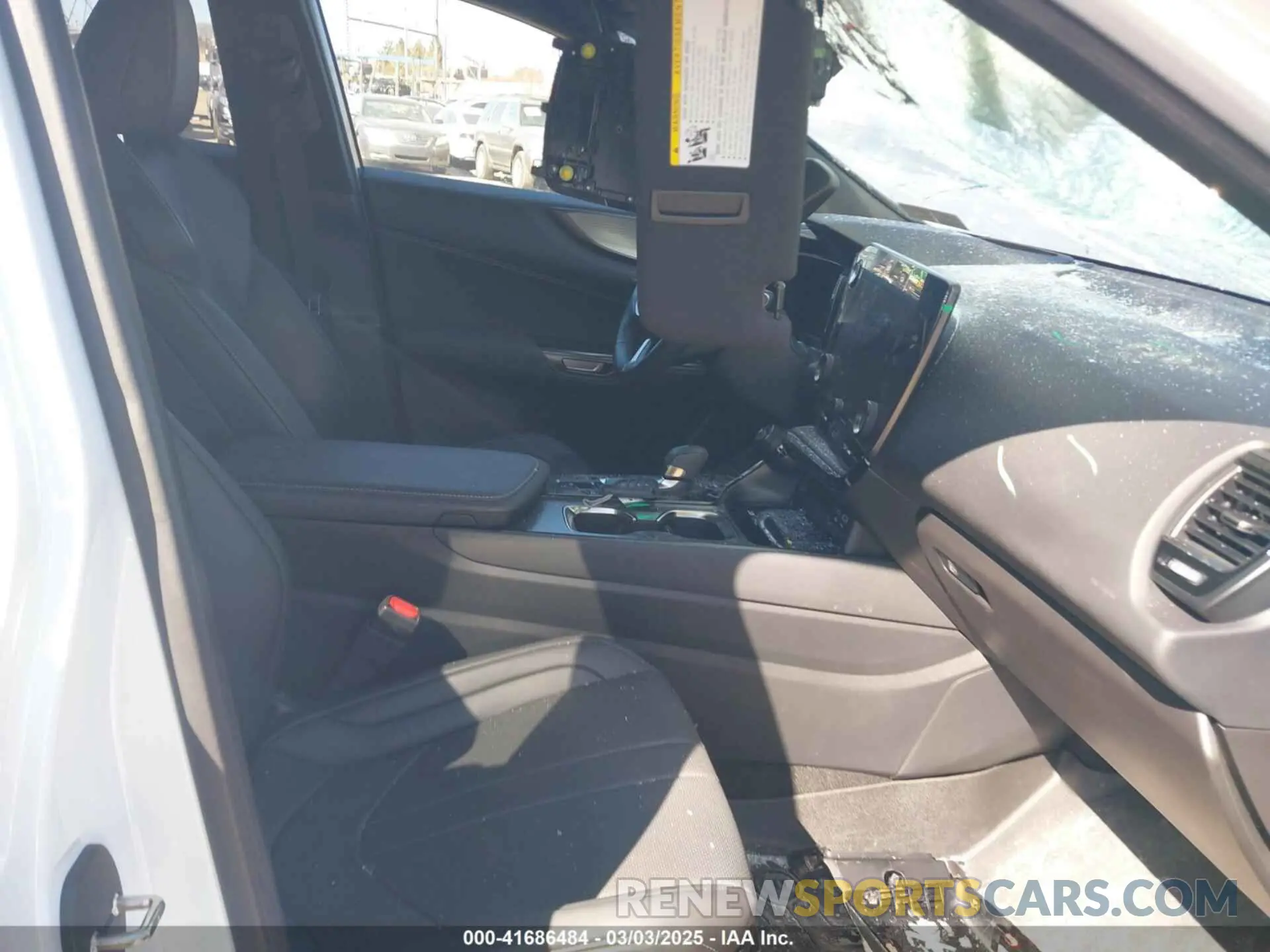 5 fotografías del automóvil dañado JTJKKCFZ7R2038592 LEXUS NX 450H+ 2024