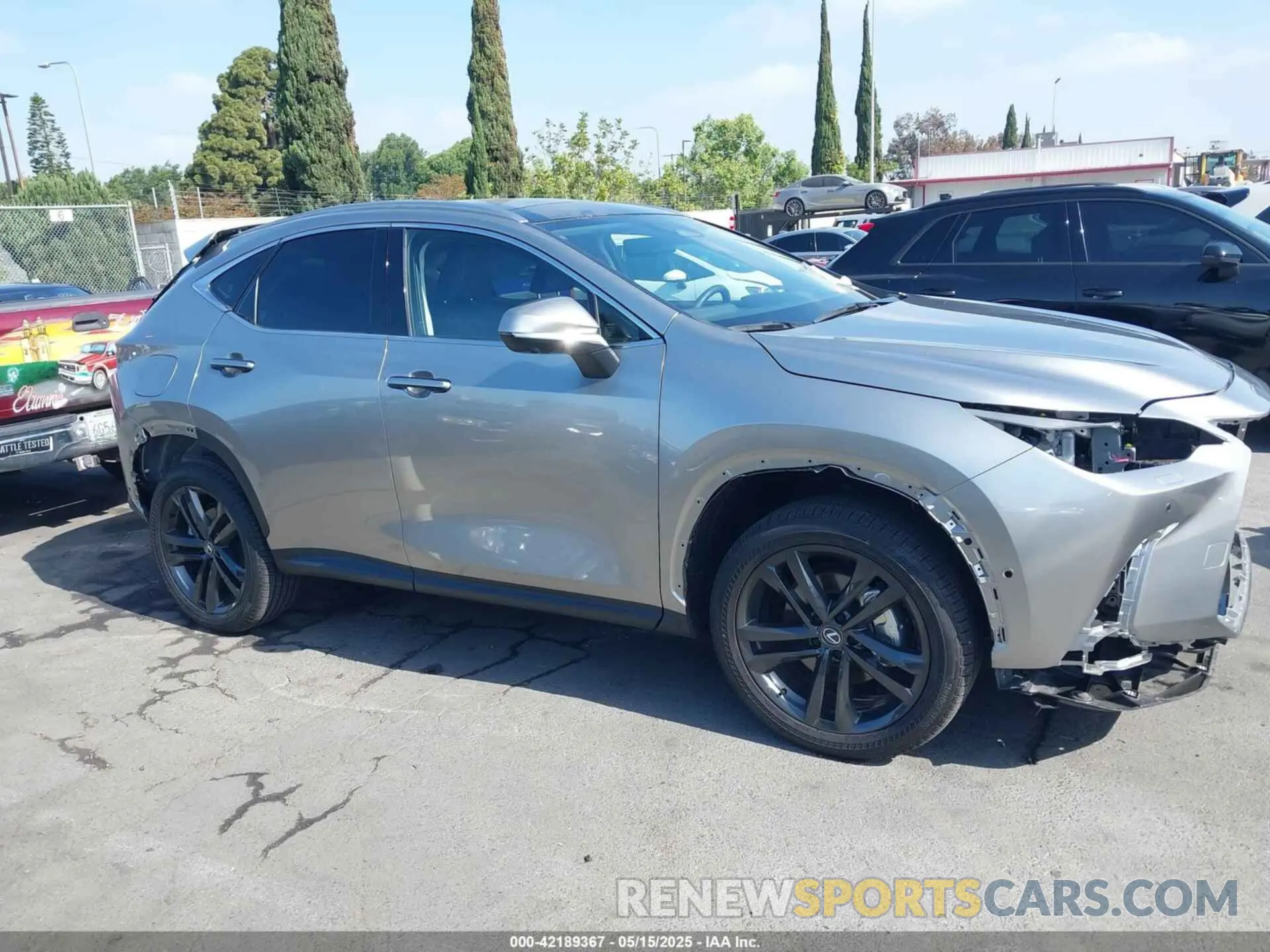 14 fotografías del automóvil dañado JTJHKCFZ2S2044140 LEXUS NX 450H+ 2025