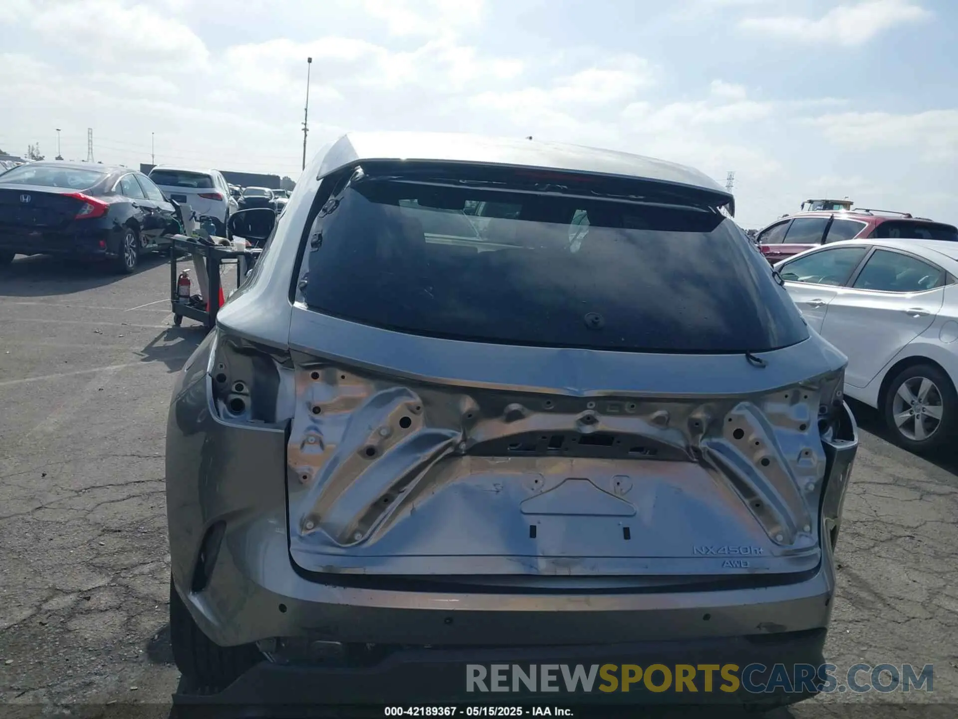 18 fotografías del automóvil dañado JTJHKCFZ2S2044140 LEXUS NX 450H+ 2025