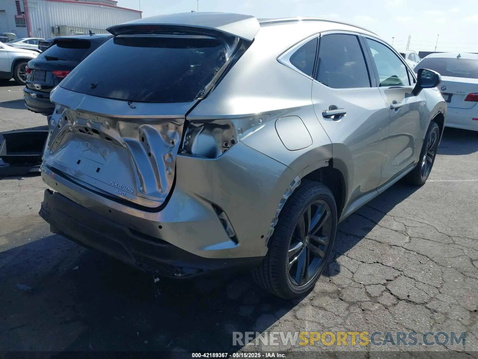 4 fotografías del automóvil dañado JTJHKCFZ2S2044140 LEXUS NX 450H+ 2025