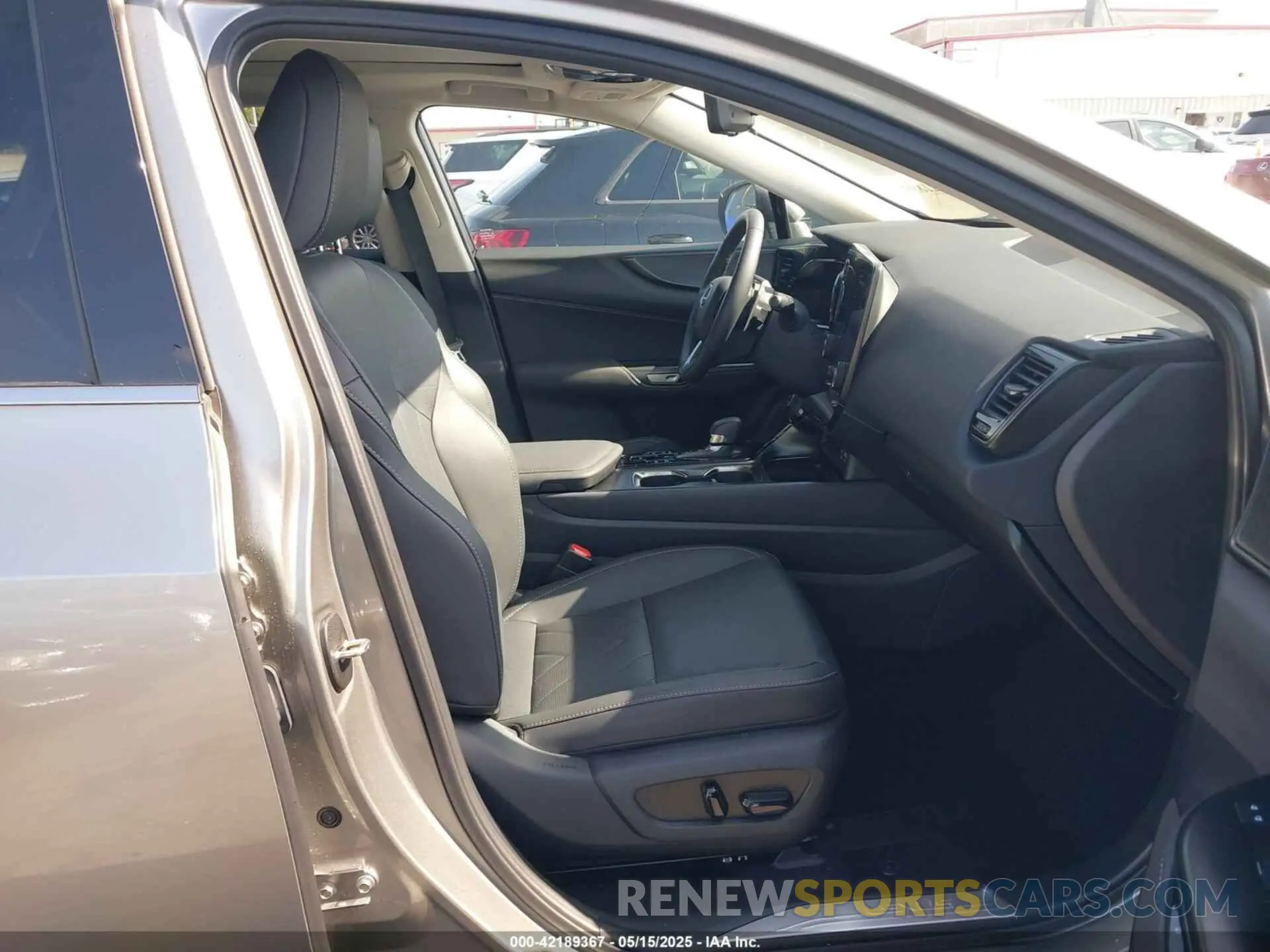 5 fotografías del automóvil dañado JTJHKCFZ2S2044140 LEXUS NX 450H+ 2025