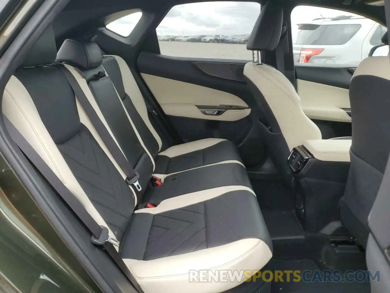 11 fotografías del automóvil dañado JTJHKCFZ3R2030886 LEXUS NX 450H LU 2024