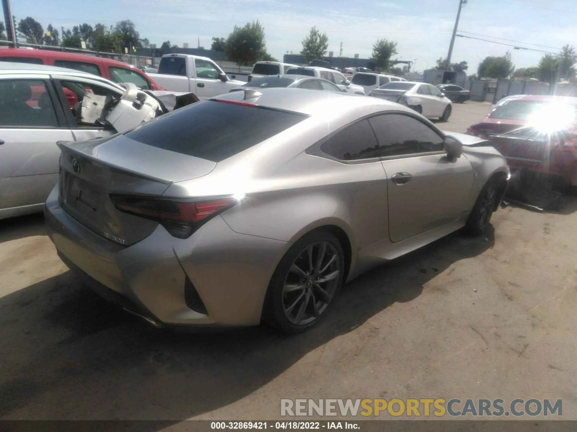 4 fotografías del automóvil dañado JTHHA5BC2K5008996 LEXUS RC 2019