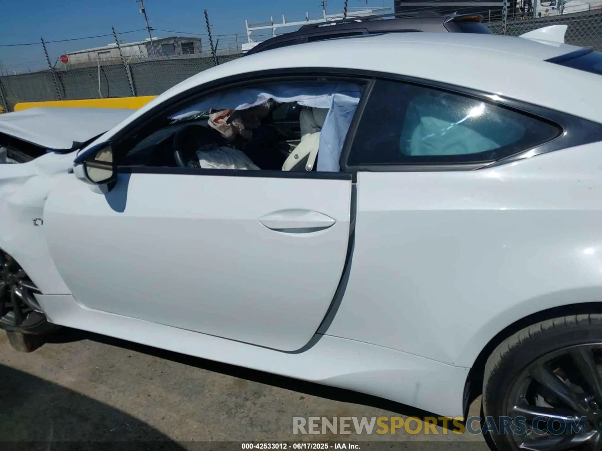 14 fotografías del automóvil dañado JTHHA5BC0K5009659 LEXUS RC 300 2019