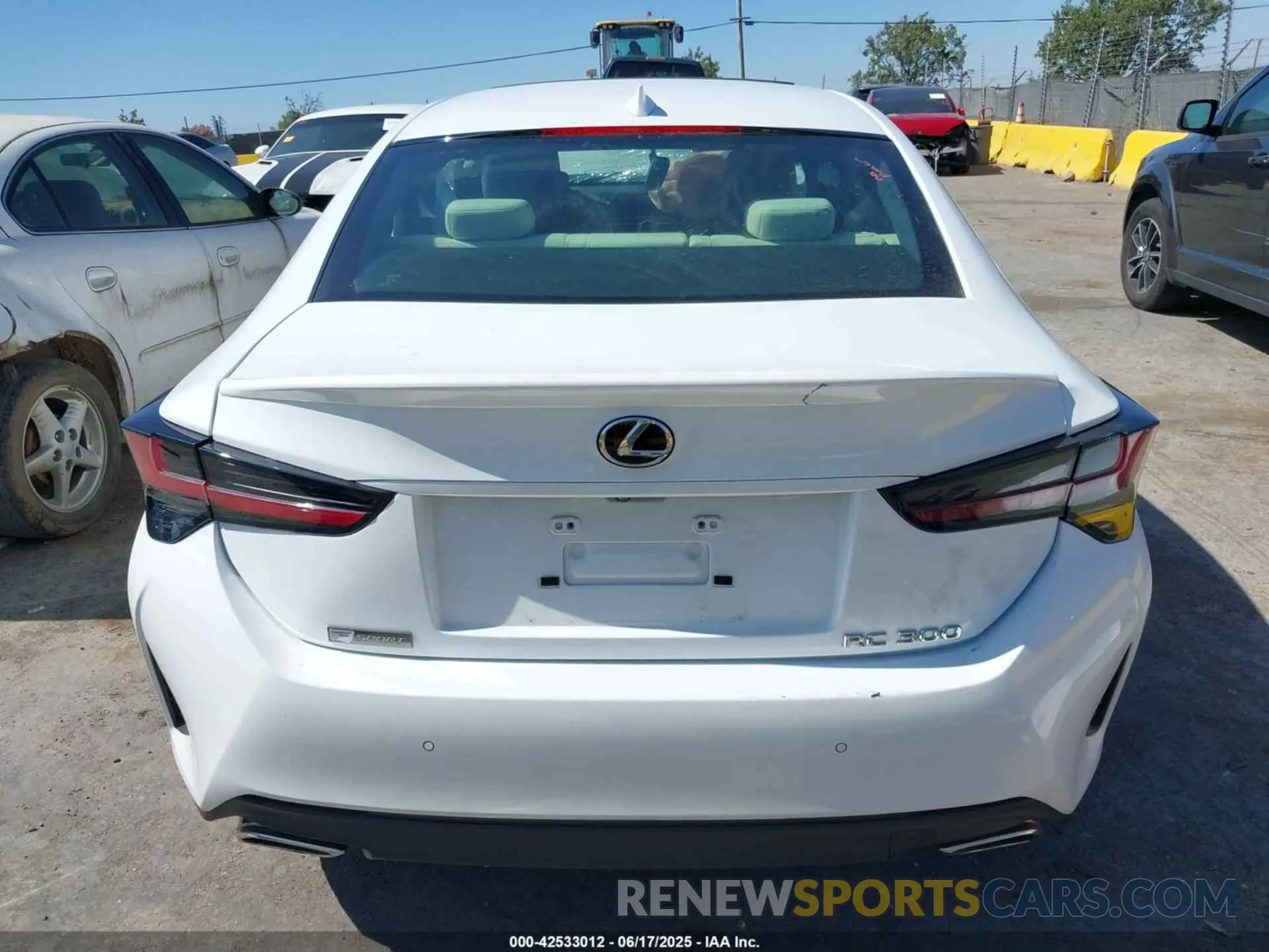16 fotografías del automóvil dañado JTHHA5BC0K5009659 LEXUS RC 300 2019