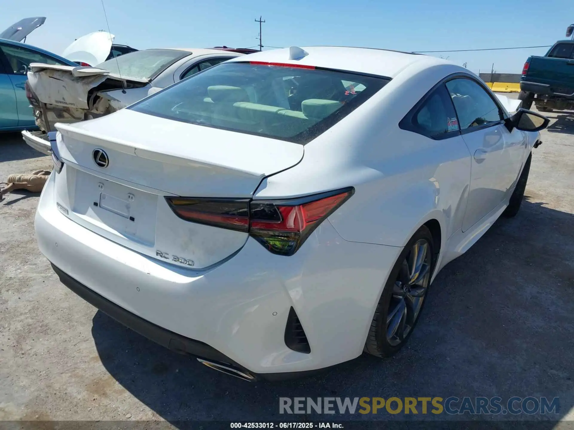 4 fotografías del automóvil dañado JTHHA5BC0K5009659 LEXUS RC 300 2019