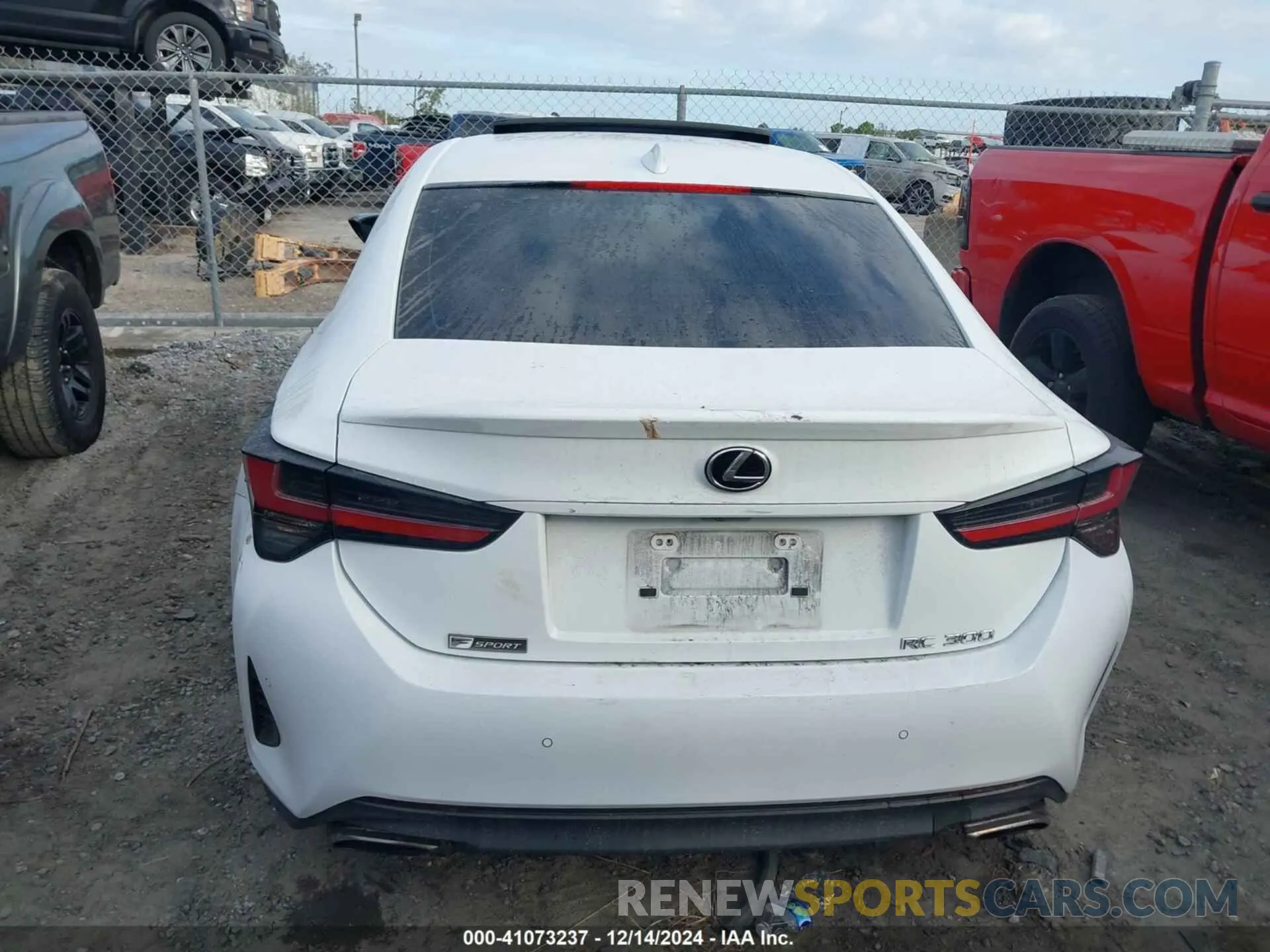 17 fotografías del automóvil dañado JTHHA5BC6K5009813 LEXUS RC 300 2019