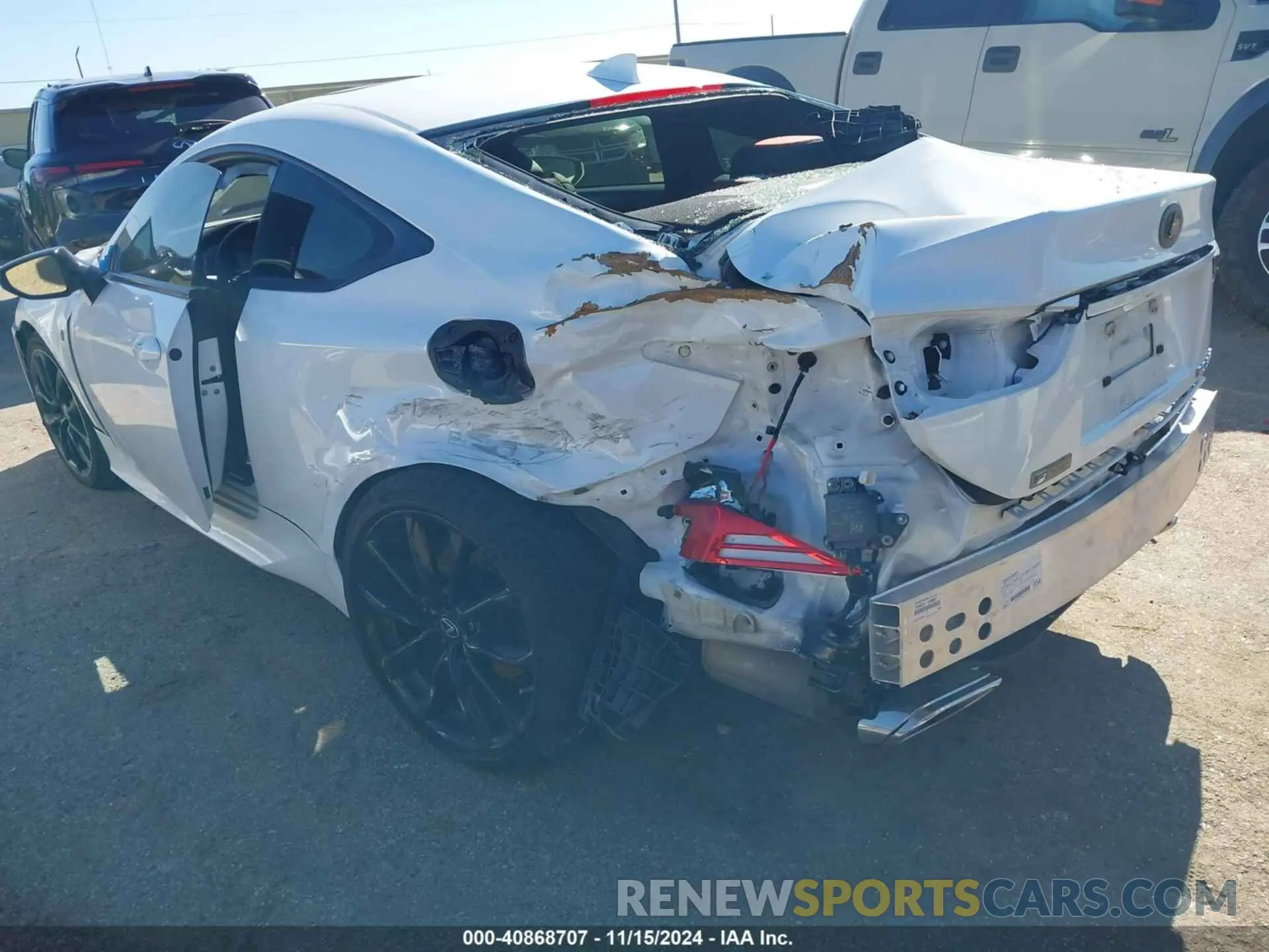 3 fotografías del automóvil dañado JTHHA5BC7K5010209 LEXUS RC 300 2019