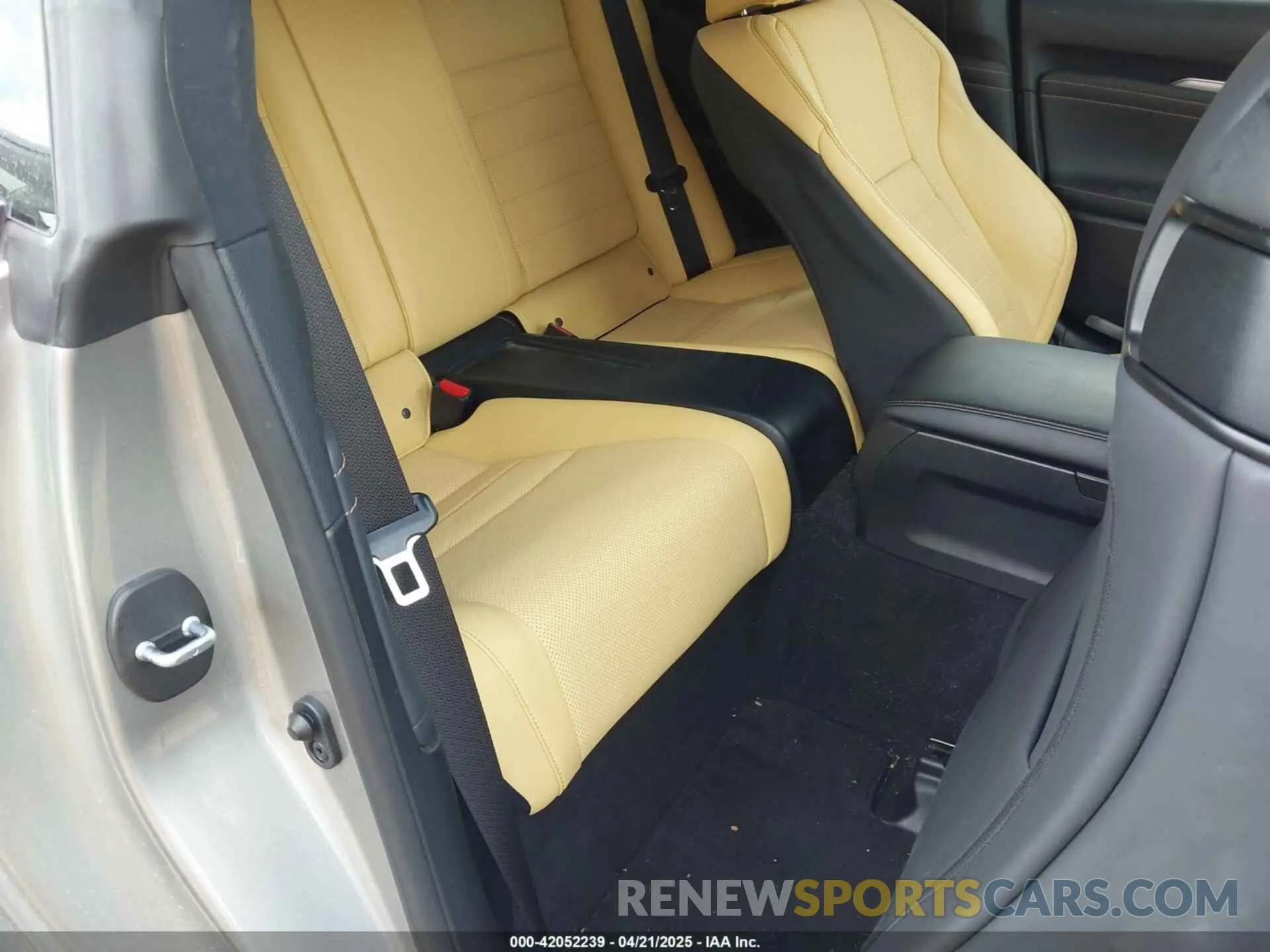 8 fotografías del automóvil dañado JTHS85BC3K5005168 LEXUS RC 300 2019