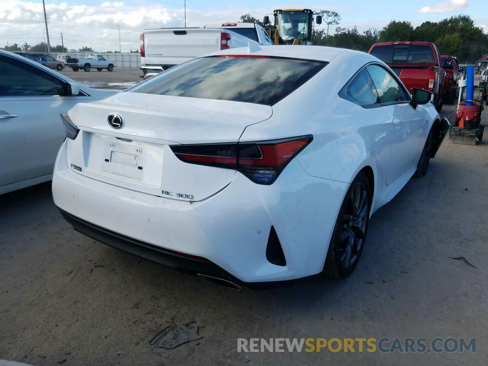 4 fotografías del automóvil dañado JTHHA5BC0K5009869 LEXUS RC300 2019