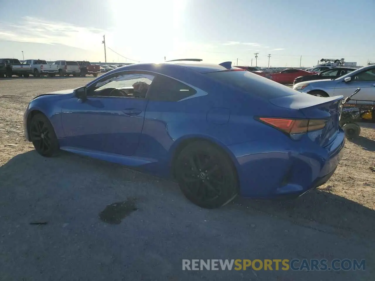 2 fotografías del automóvil dañado JTHAA5BC6M5011663 LEXUS RC300 2021