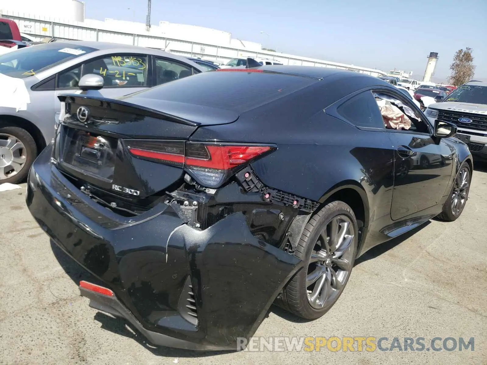 4 fotografías del automóvil dañado JTHGA5BC6M5011138 LEXUS RC300 2021