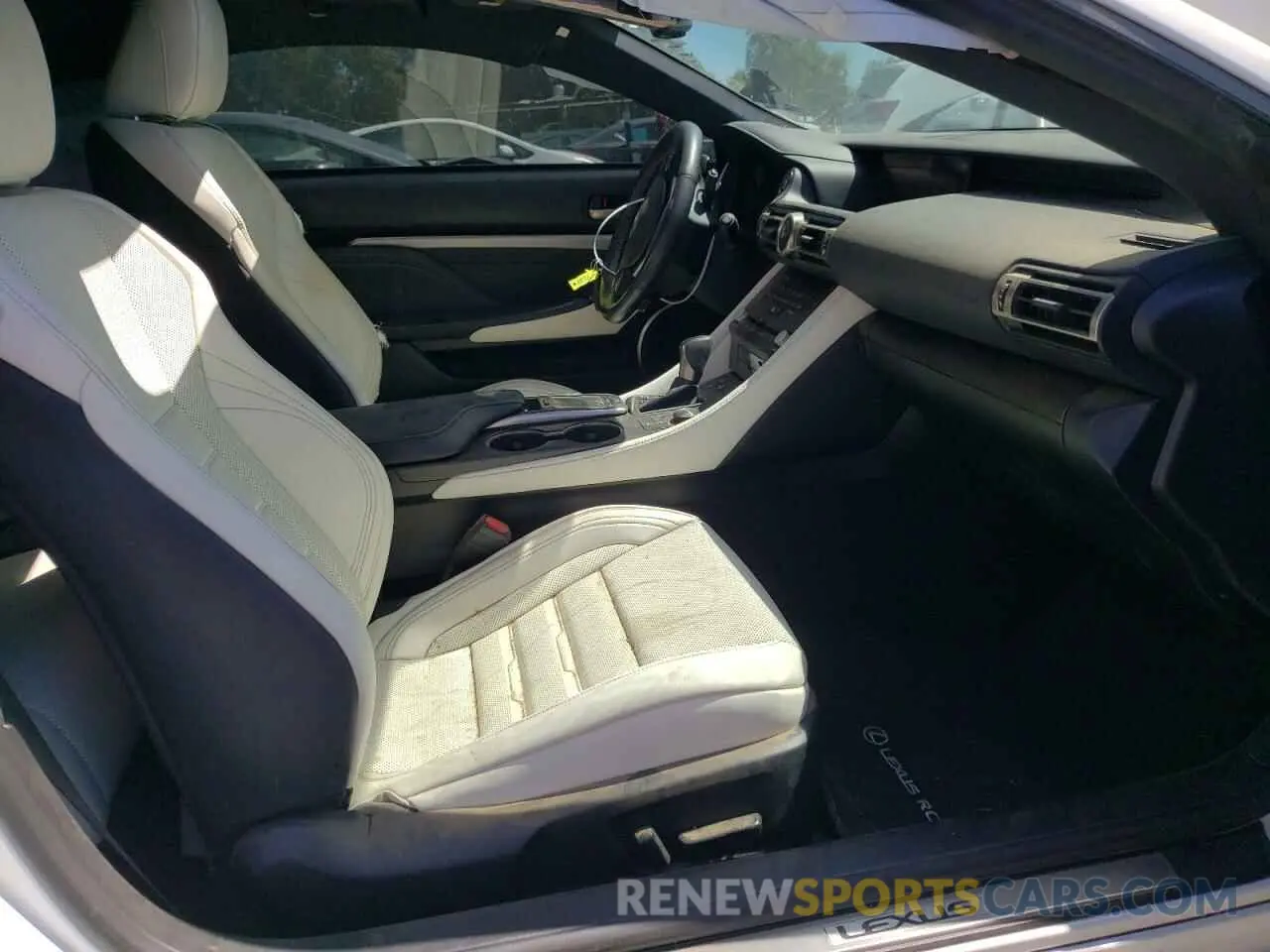5 fotografías del automóvil dañado JTHGZ5BC9L5021976 LEXUS RC350 2020