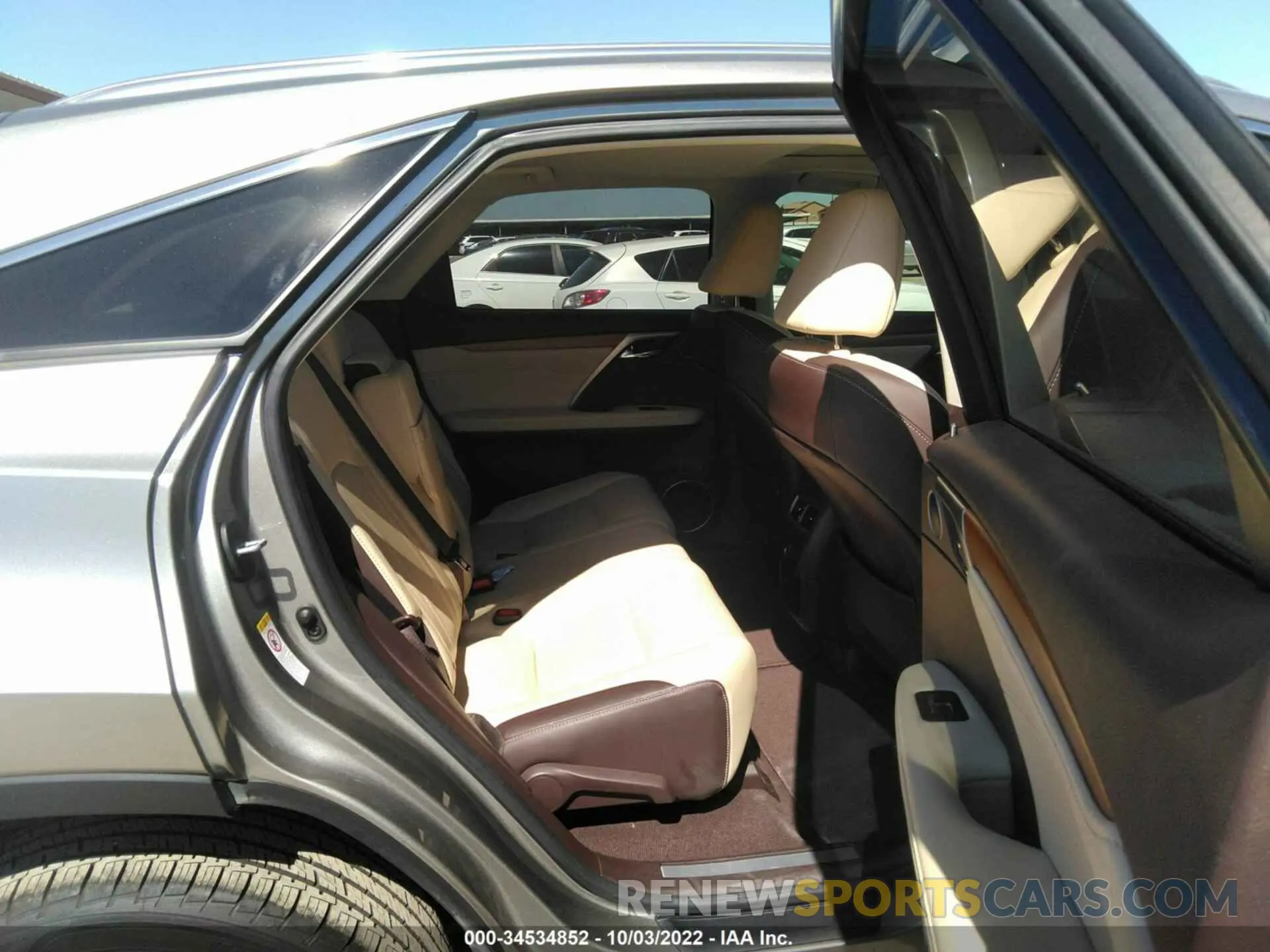 8 fotografías del automóvil dañado 2T2ZZMCA8KC136308 LEXUS RX 2019