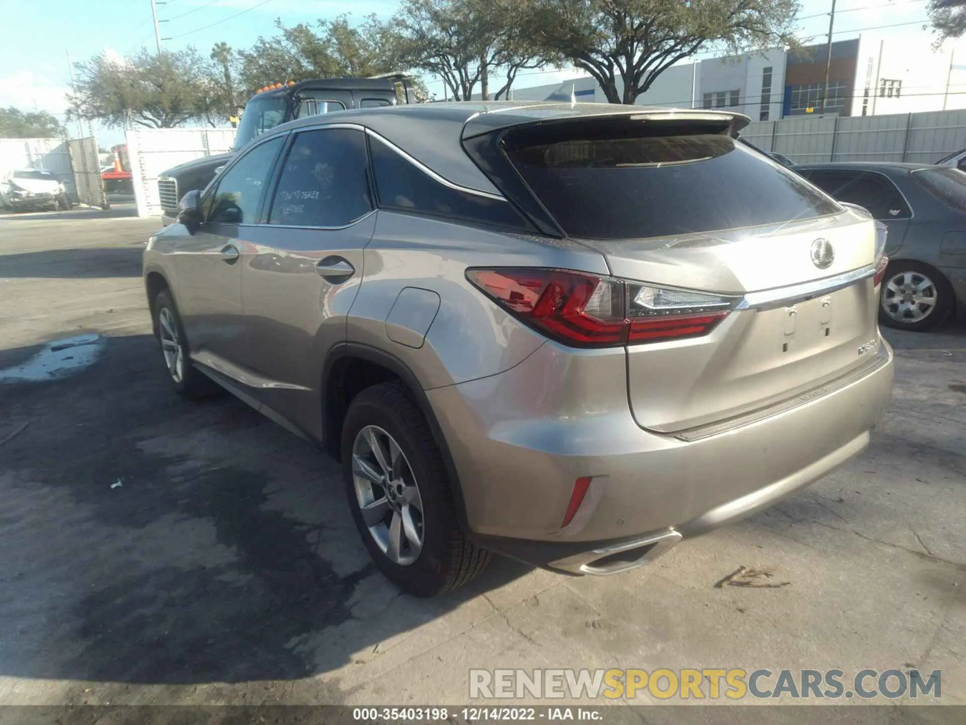 3 fotografías del automóvil dañado 2T2ZZMCA8KC145316 LEXUS RX 2019