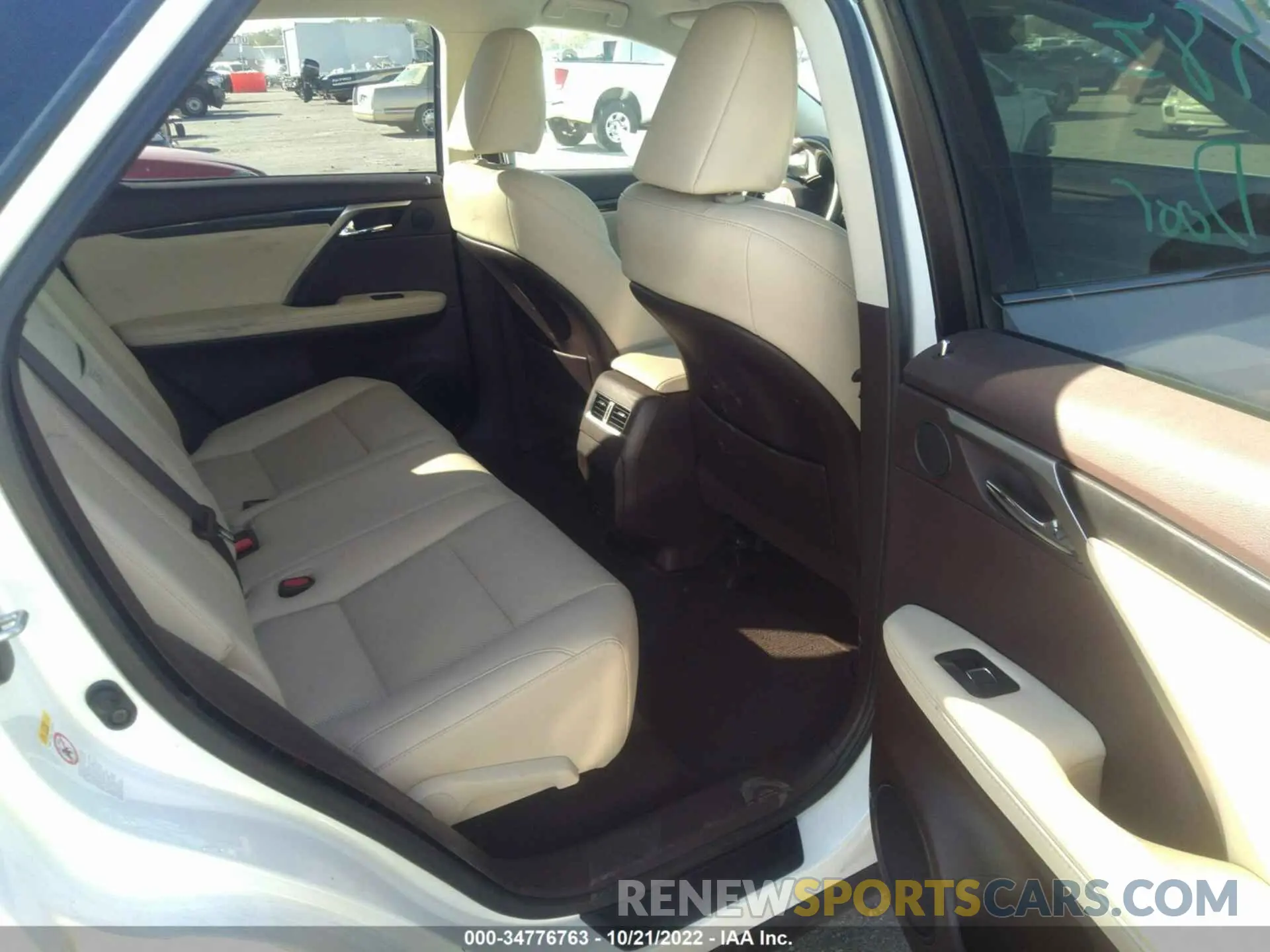 8 fotografías del automóvil dañado 2T2AZMAA5LC155335 LEXUS RX 2020