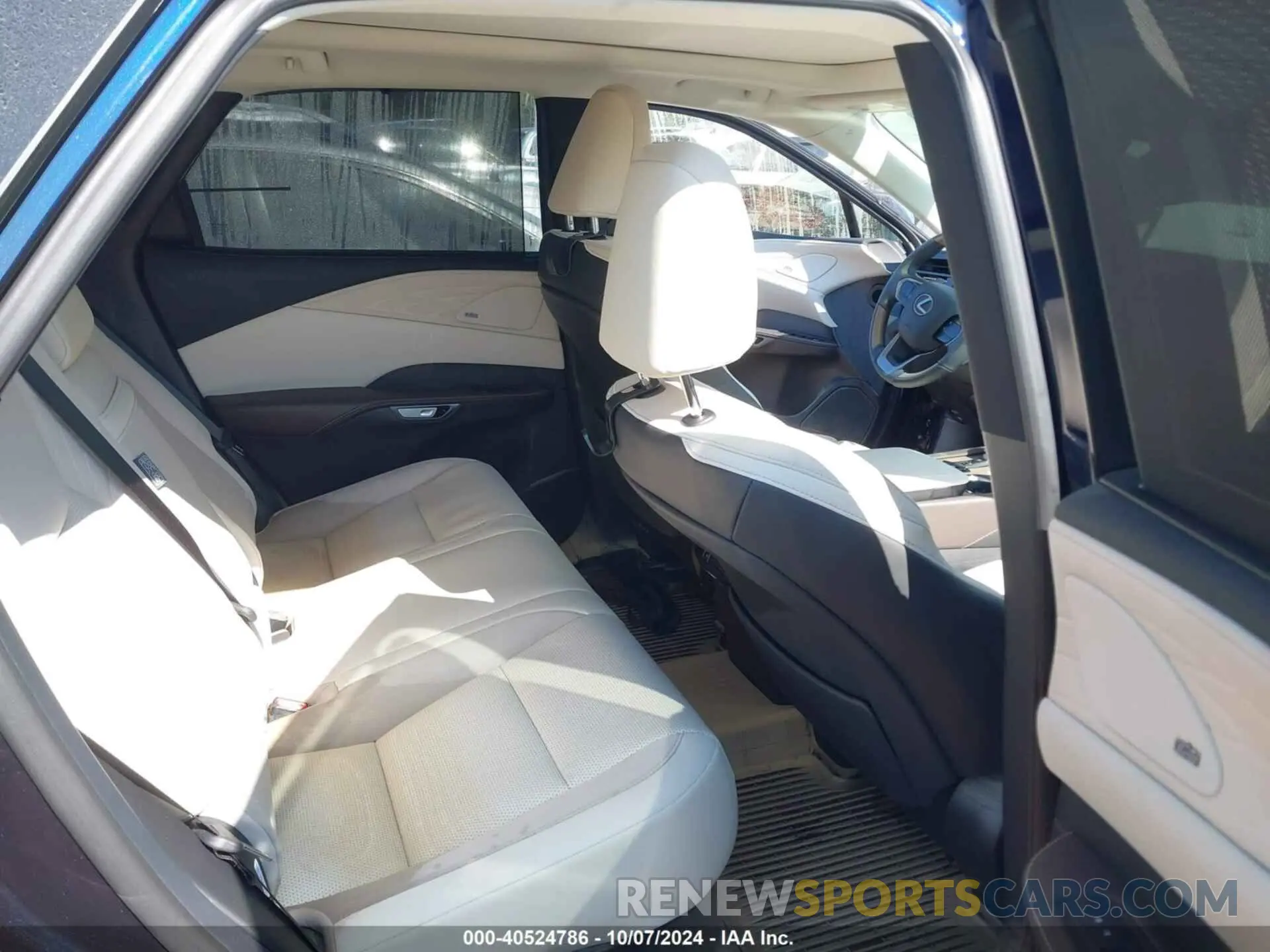 8 fotografías del automóvil dañado 2T2BAMBAXPC21C553 LEXUS RX 2023