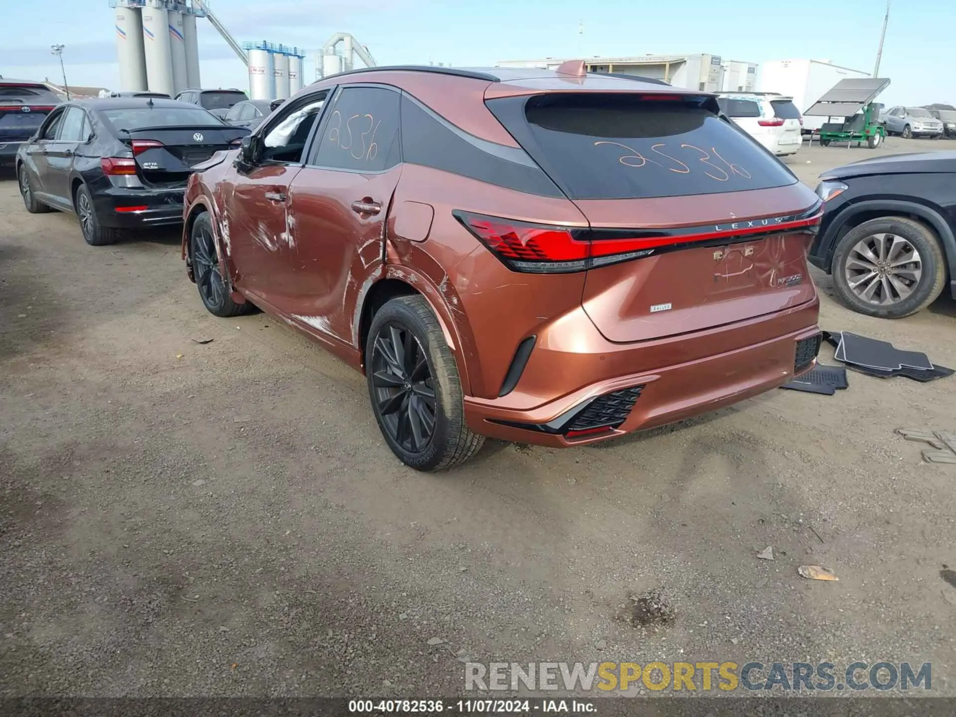 3 fotografías del automóvil dañado 2T2BCMEA5PC010074 LEXUS RX 2023